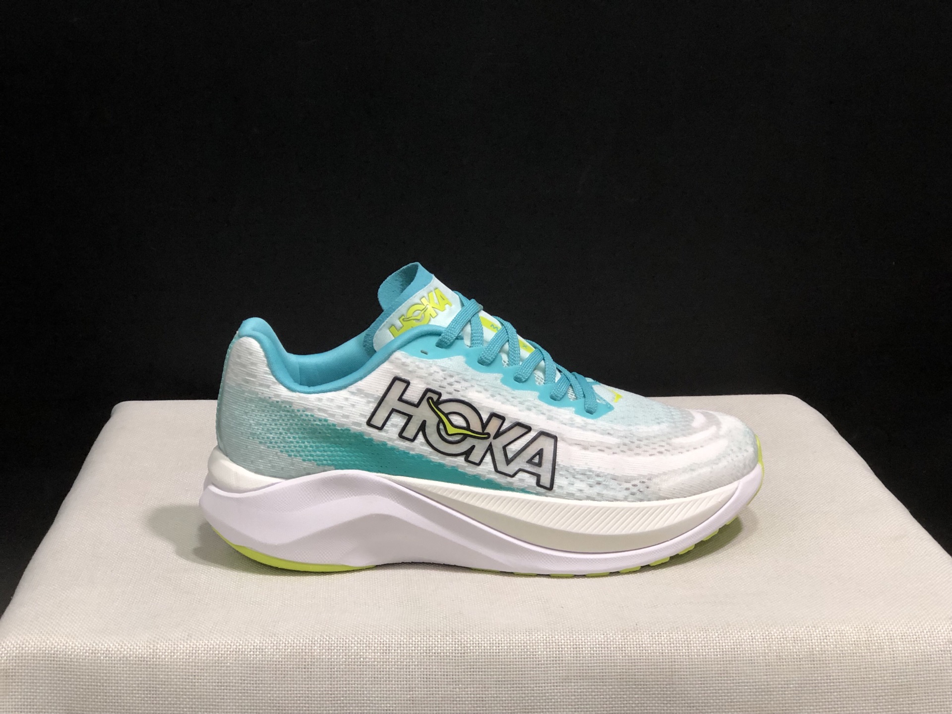 NO:242170,Top version HOKA ONE ONE Mach X Low-top running shoes for men and women, size 36-46 (including half-code) Code: 1141451-BKSV Full set of dessert packaging poison card poison buckle cotton socks poison box., casual shoes/sports shoes, sneakers19860909顶级版本HOKA ONE ONE Mach X 低帮跑步鞋男女同款 码数36-46码(含半码) 编码: 1141451-BKSV 全套得物包装毒卡 毒扣 棉袜 毒盒.,休闲鞋/运动鞋,sneakers,Women's Shoes