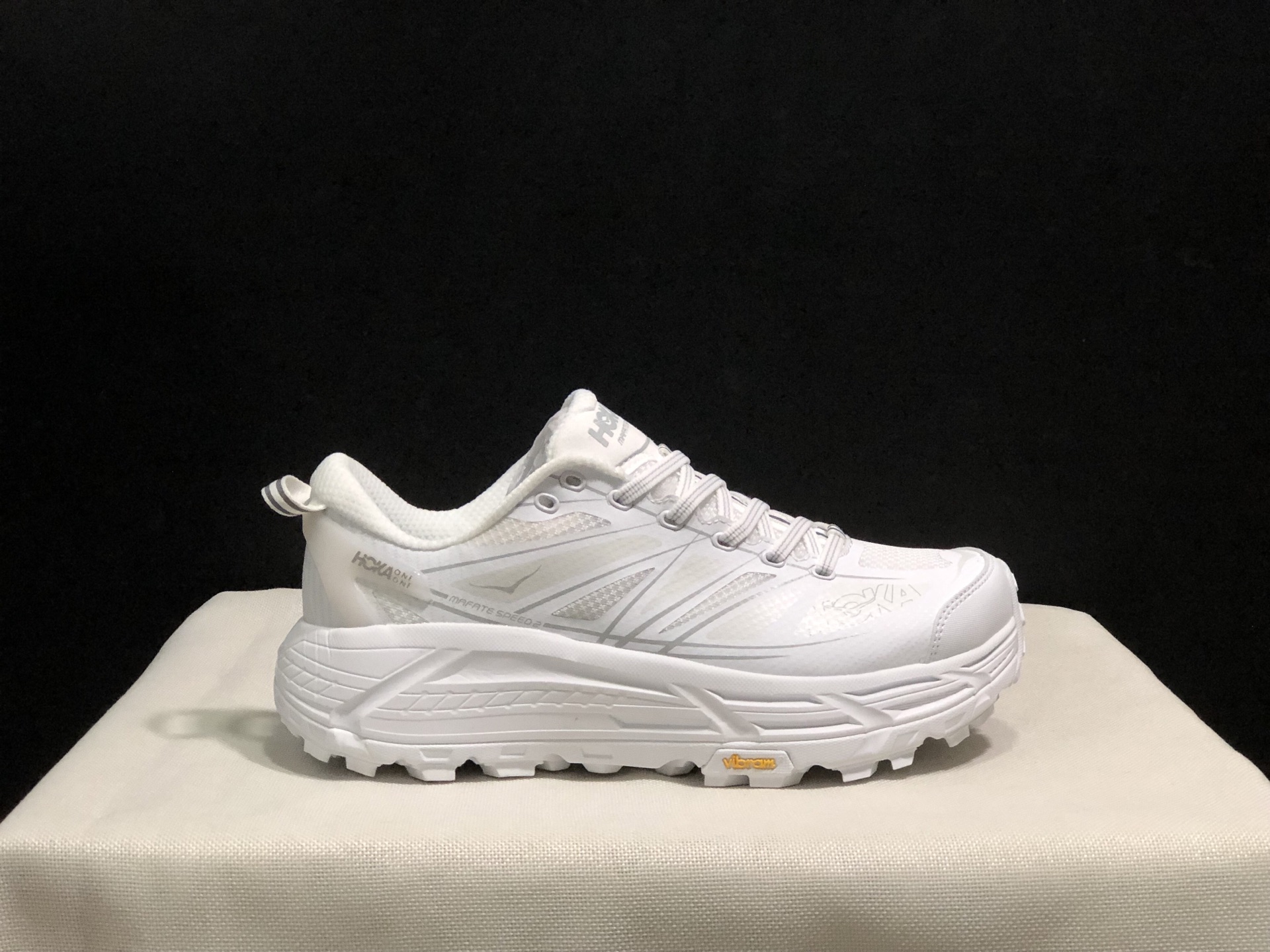 NO:242125,Top version HOKA ONE ONE Mafate Speed ​​Low-top running shoes for men and women, size 36-46 (including half-code) Code: 1147833-DDW Full set of decorating cards Poison buckles Cotton socks Poison box., casual shoes/sports shoes, sneakers19860909顶级版本HOKA ONE ONE Mafate Speed 低帮跑步鞋男女同款 码数36-46码(含半码) 编码: 1147833-DDW 全套得物包装毒卡 毒扣 棉袜 毒盒.,休闲鞋/运动鞋,sneakers,Women's Shoes