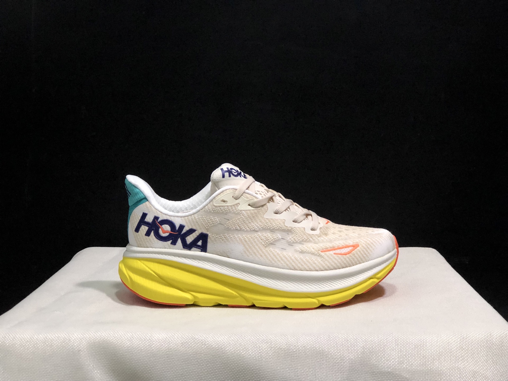 NO:242142,Top version HOKA ONE ONE Clifton9 Clifton Low-top running shoes for men and women, size 36-46 (including half-code) Code: 1147833-DDW Full set of decorating cards Poison buckles Cotton socks Poison box., casual shoes/sports shoes, christian louboutin, sneakers19860909顶级版本HOKA ONE ONE Clifton9 克利夫顿 低帮跑步鞋男女同款 码数36-46码(含半码) 编码: 1147833-DDW 全套得物包装毒卡 毒扣 棉袜 毒盒.,休闲鞋/运动鞋,christian louboutin,sneakers,Women's Shoes