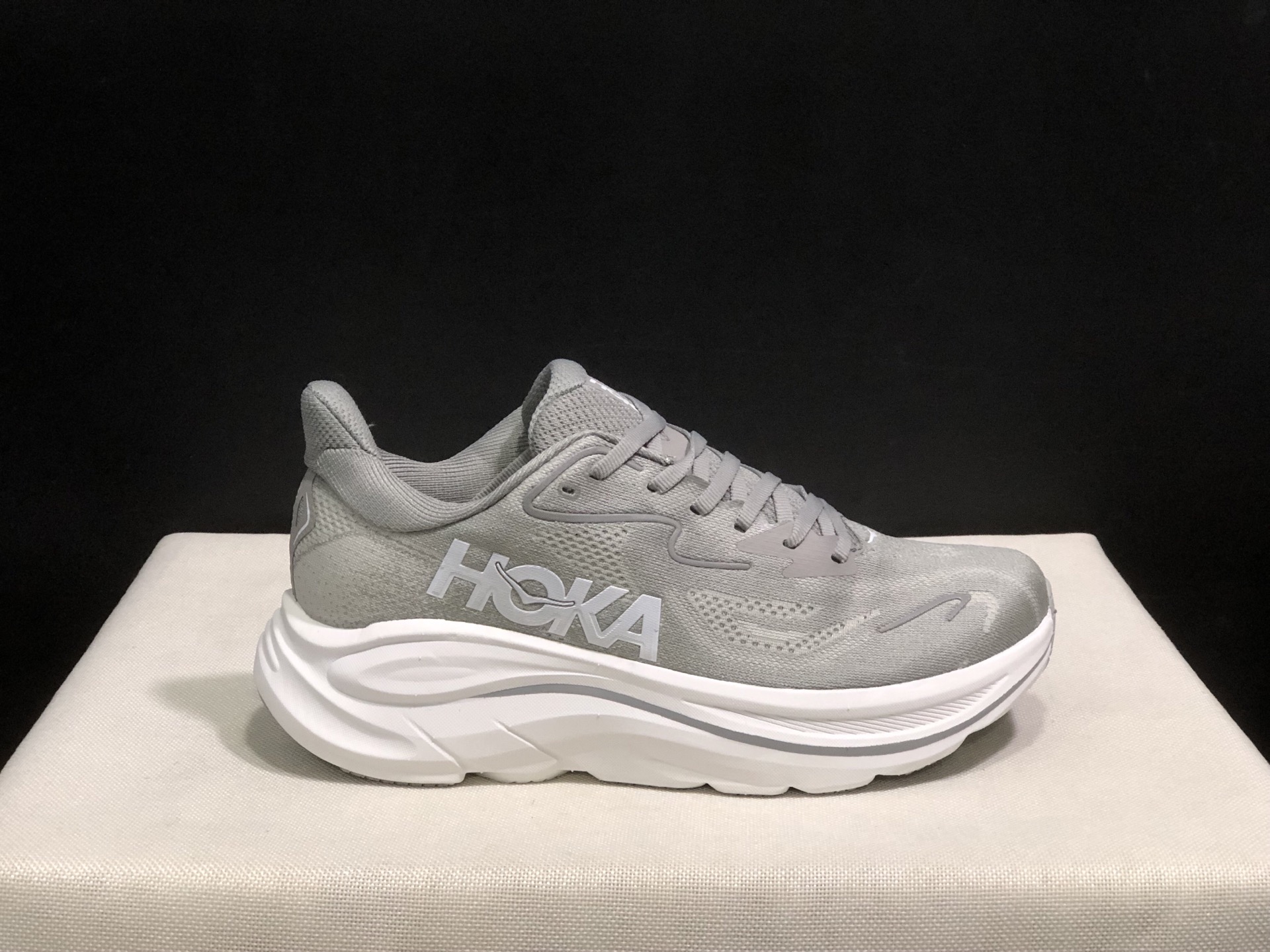 NO:242086,Top version HOKA ONE ONE Clifton 10 Clifton low-top running shoes for men and women, size 36-46 (including half-code) Code: 1147833-DDW Full set of dessert packaging poison card poison buckle cotton socks poison box., casual shoes/sports shoes, christian louboutin, sneakers19860909顶级版本HOKA ONE ONE Clifton 10克利夫顿 低帮跑步鞋男女同款 码数36-46码(含半码) 编码: 1147833-DDW 全套得物包装毒卡 毒扣 棉袜 毒盒.,休闲鞋/运动鞋,christian louboutin,sneakers,Women's Shoes