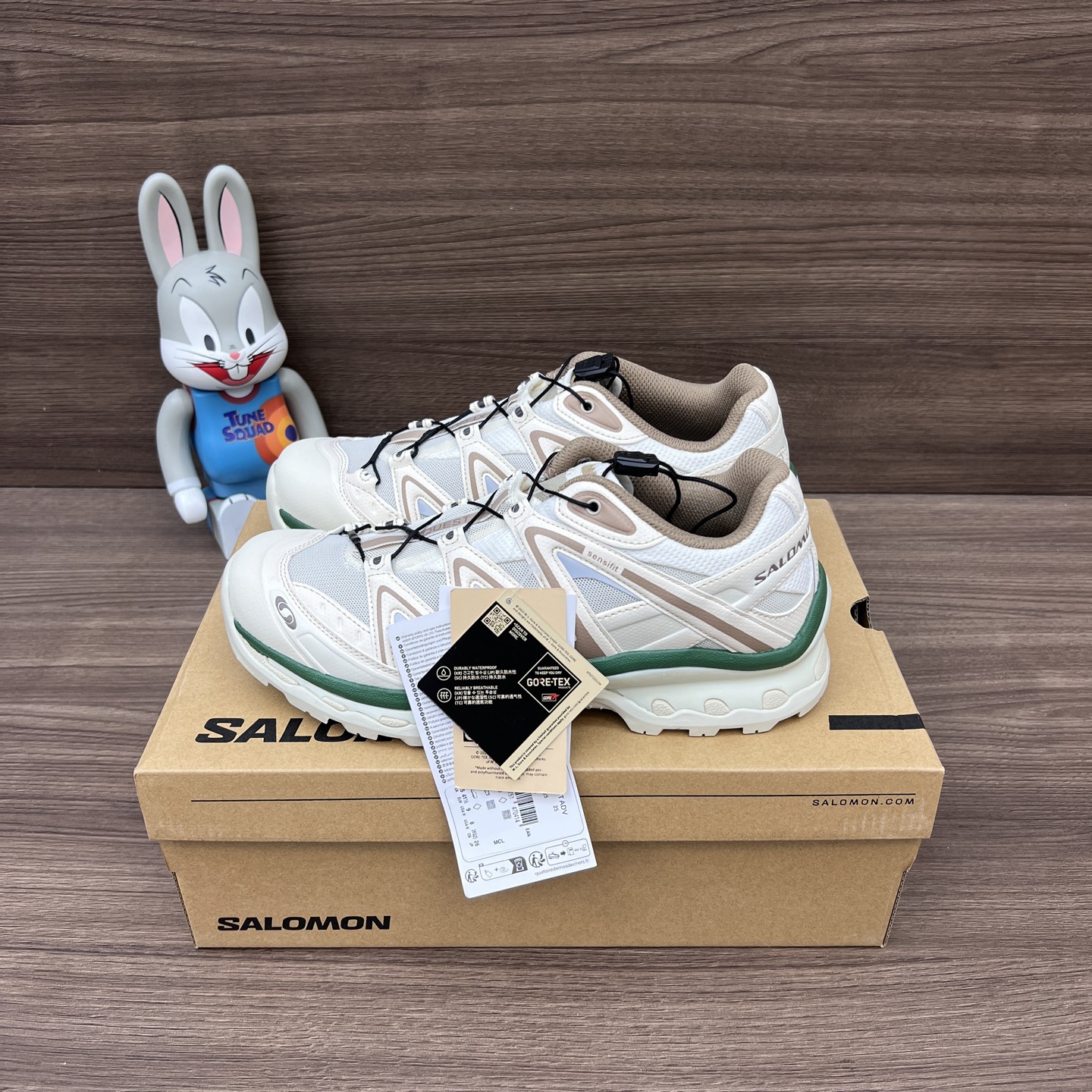 NO:242128,Top version SALOMON XT-Quest Adv Comfortable, casual, shock-absorbing, anti-slip, low-top, outdoor functional shoes, same style for men and women, vanilla. The new top version has been re-edited for several months. The whole shoe last is basically the same as the original shoe, the combination of the outsole is excellent, all details are carefully processed, the foot feels comfortable and light, and the best matching item for work clothes outdoors. Item number: 474789 Size: 36-46 (positive size), casual shoes/sports shoes, sneakers19860909顶级版本SALOMON萨洛蒙 XT-Quest Adv 舒适 休闲 减震防滑 低帮 户外功能鞋 男女同款 香草色. 全新顶级版本经过几个月重新改版,整鞋楦型基本跟原鞋无差,大底组合胶水控制极佳,所有细节都精心处理,脚感舒适轻便,工装户外最佳搭配单品. 货号: 474789 码数:36-46码(正码),休闲鞋/运动鞋,sneakers,Women's Shoes