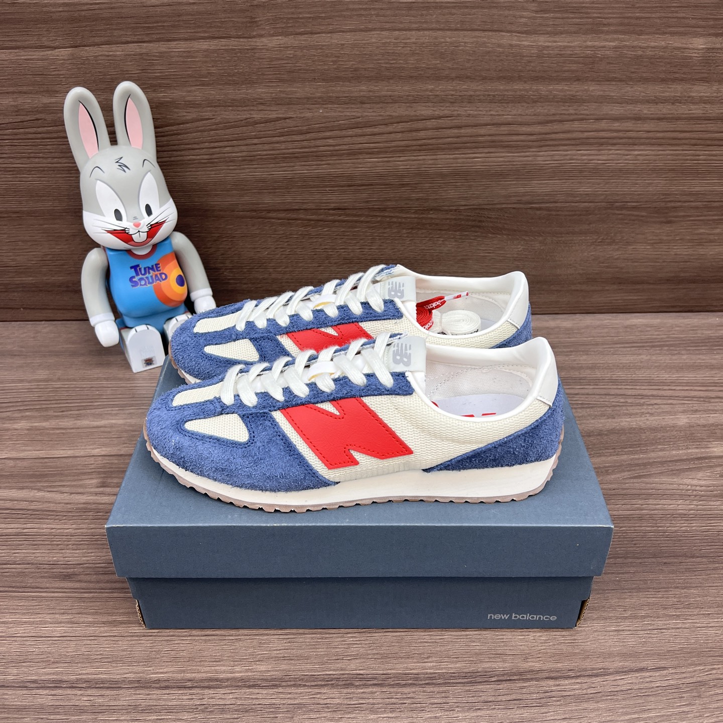 NO:253096,Top version New Balance NB 471 Classic retro Low top Life casual shoes Men and women same style Beautiful dark blue Each color of this model is equipped with 2 pairs of shoelaces on the same color, which can be matched at will and worn!  Really realize the way to wear multiple shapes of one shoe!  Article number: U471AK Packaging: Complete set of Dewu accessories, reinforced Dewu outer box packaging!  Number of codes: 36-45 codes!  , casual shoes/sports shoes, sneakers19860909顶级版本New Balance NB 471 经典复古 低帮 生活休闲鞋 男女同款 米白深蓝色 此款每个色都配有2副鞋面同色系鞋带,可以随意搭配,穿搭！真真实现一鞋多造型的穿法！ 货号: U471AK 包装:全套得物配件齐全加固得物外箱包装！ 码数:36-45码！,休闲鞋/运动鞋,sneakers,Women's Shoes