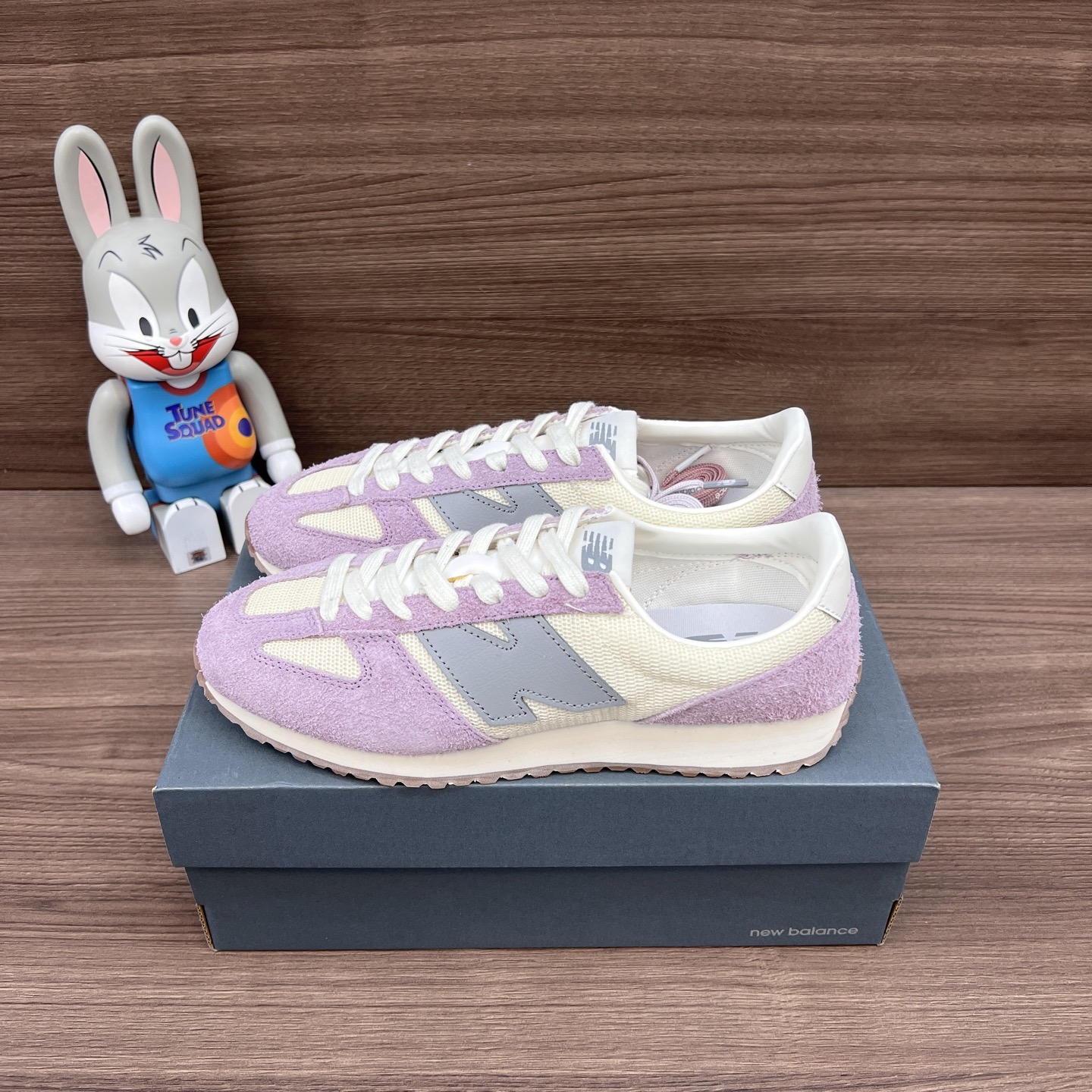 NO:253103,Top version New Balance NB 471 Fabric ox-section leather Retro fashion Non-slip wear-resistant Low-top Life casual shoes Men and women Same style Mi Zi Each color of this model is equipped with 2 pairs of shoelaces in the same color, you can match it at will!  Really realize the way to wear multiple shapes of one shoe!  Article number: U471AL Packaging: Complete set of Dewu accessories, reinforced Dewu outer box packaging!  Number of codes: 36-45 codes!  , casual shoes/sports shoes, sneakers19860909顶级版本New Balance NB 471 织物牛剖层革 复古时尚 防滑耐磨 低帮 生活休闲鞋 男女同款 米紫 此款每个色都配有2副鞋面同色系鞋带,可以随意搭配,穿搭！真真实现一鞋多造型的穿法！ 货号: U471AL 包装:全套得物配件齐全加固得物外箱包装！ 码数:36-45码！,休闲鞋/运动鞋,sneakers,Women's Shoes