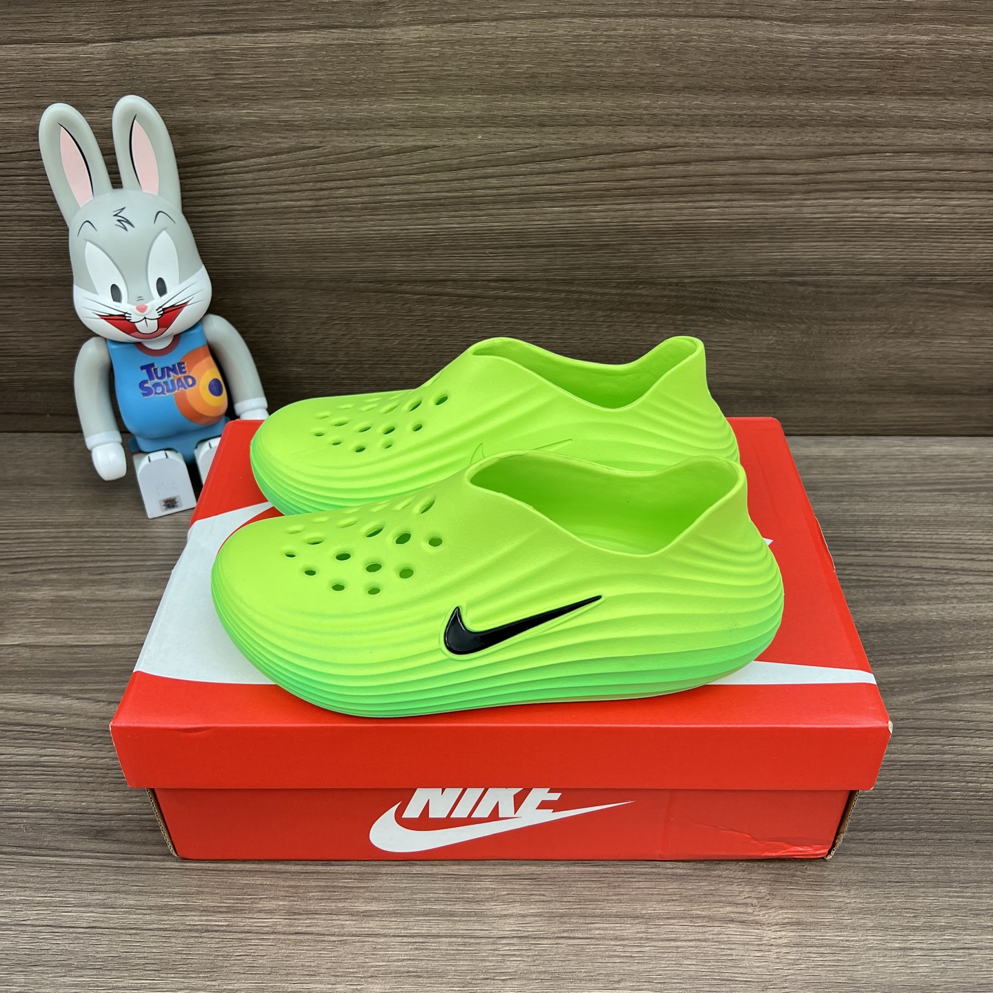 NO:262344,Top version Nike ReactX Rejuven8 Green Strike Fashionable and versatile Hole Shoes Same Model for Men and Women Green Item No.: HV5060-001 Packaging: Full set of Dewu accessories reinforced Dewu box packaging!  Number of codes: 36-45 codes!  sandals sandals19860909顶级版本Nike ReactX Rejuven8 Green Strike 时尚百搭 洞洞鞋 男女同款 绿色 货号: HV5060-001 包装:全套得物配件加固得物盒包装！ 码数:36-45码！,凉鞋,sandals,Women's Shoes