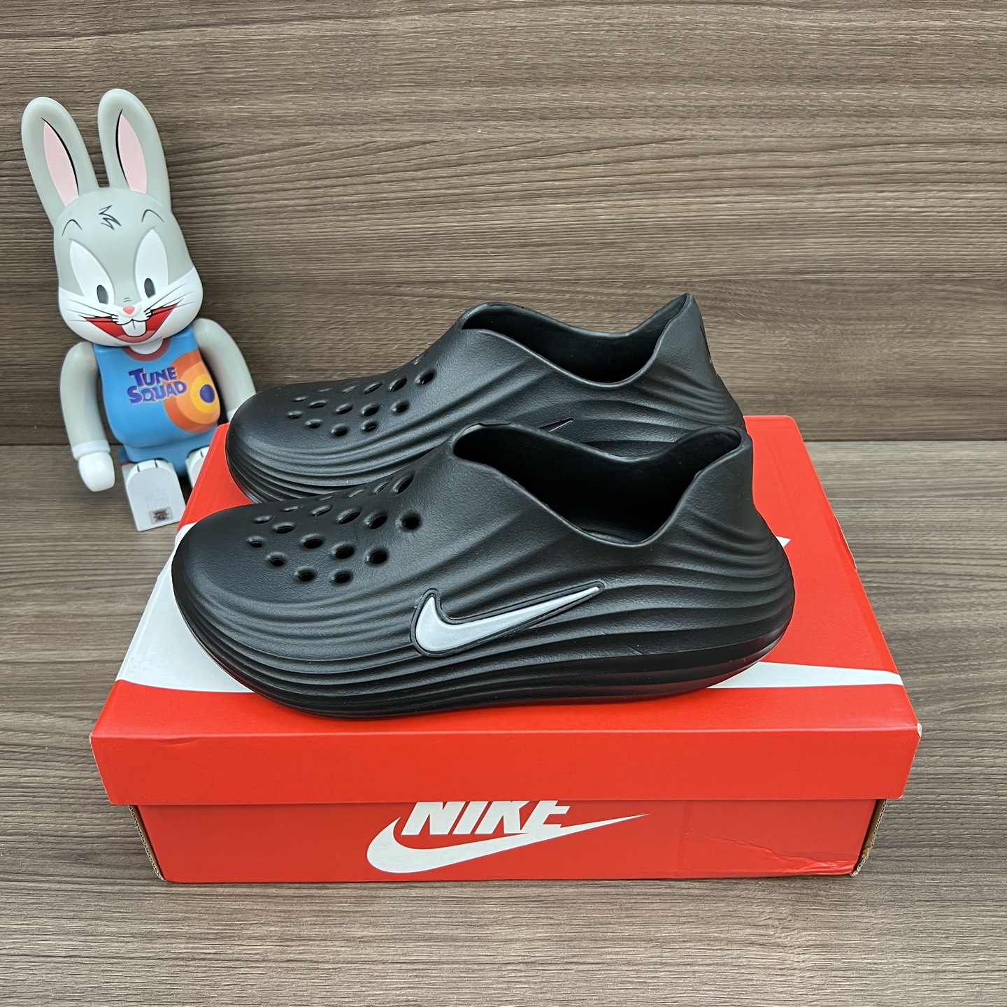 NO:262346,Top version Nike ReactX Rejuven8 Simple and comfortable Cave shoes Same as men and women Black Item number: HV5060-001 Packaging: Full set of Dewu accessories reinforced Dewu box packaging!  Number of codes: 36-45 codes!  sandals sandals19860909顶级版本Nike ReactX Rejuven8 简约舒适 洞洞鞋 男女同款 黑色 货号: HV5060-001 包装:全套得物配件加固得物盒包装！ 码数:36-45码！,凉鞋,sandals,Women's Shoes