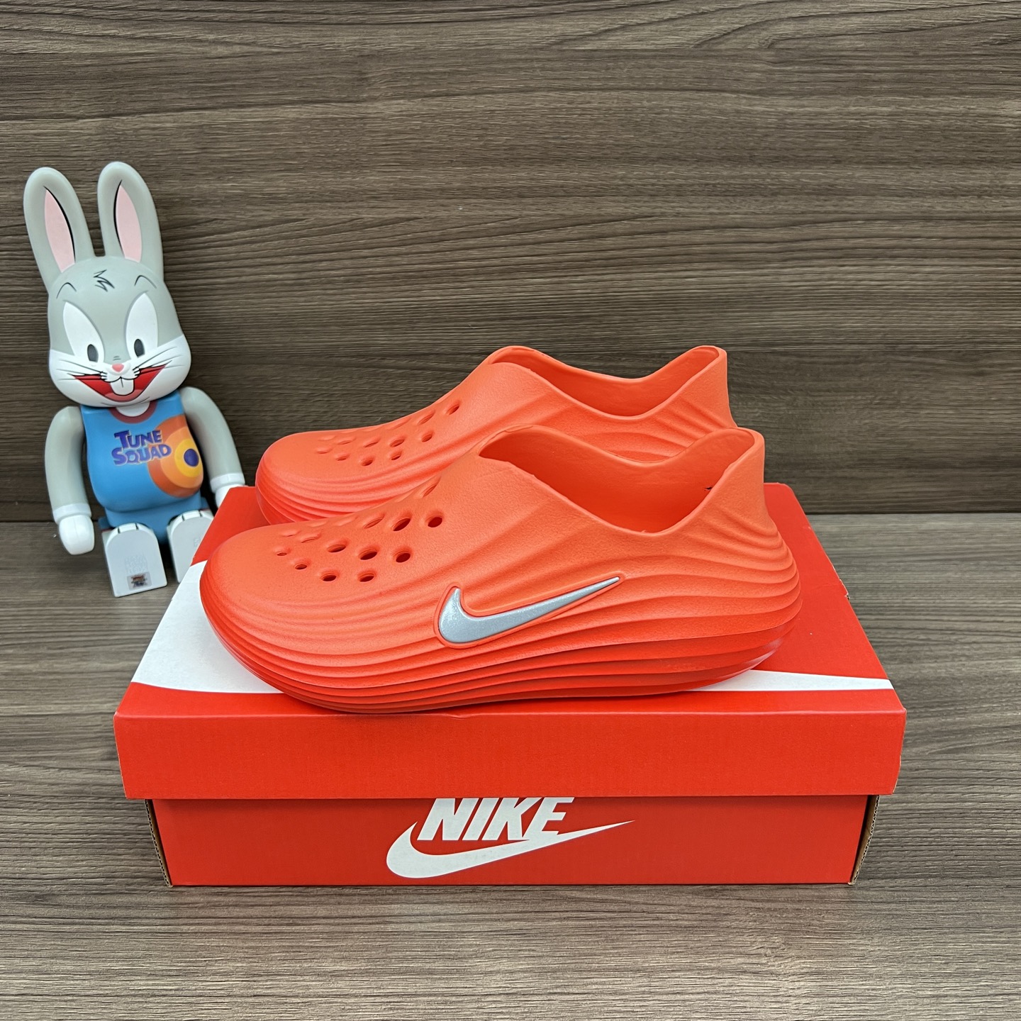 NO:262330,Top version Nike ReactX Rejuven8 Safety Orange Comfortable and versatile Cave Shoes Same Model for Men and Women Orange Item No.: HV5060-800 Packaging: Full set of Dewu accessories reinforced Dewu box packaging!  Number of codes: 36-45 codes!  sandals sandals19860909顶级版本Nike ReactX Rejuven8 Safety Orange 舒适百搭 洞洞鞋 男女同款 橙色 货号: HV5060-800 包装:全套得物配件加固得物盒包装！ 码数:36-45码！,凉鞋,sandals,Women's Shoes