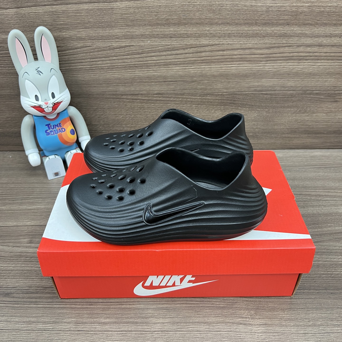 NO:262332,Top version Nike ReactX Rejuven8 Simple and comfortable Cave shoes Same as men and women Black Item number: HV5060-001 Packaging: Full set of Dewu accessories reinforced Dewu box packaging!  Number of codes: 36-45 codes!  sandals sandals19860909顶级版本Nike ReactX Rejuven8 简约舒适 洞洞鞋 男女同款 黑色 货号: HV5060-001 包装:全套得物配件加固得物盒包装！ 码数:36-45码！,凉鞋,sandals,Women's Shoes