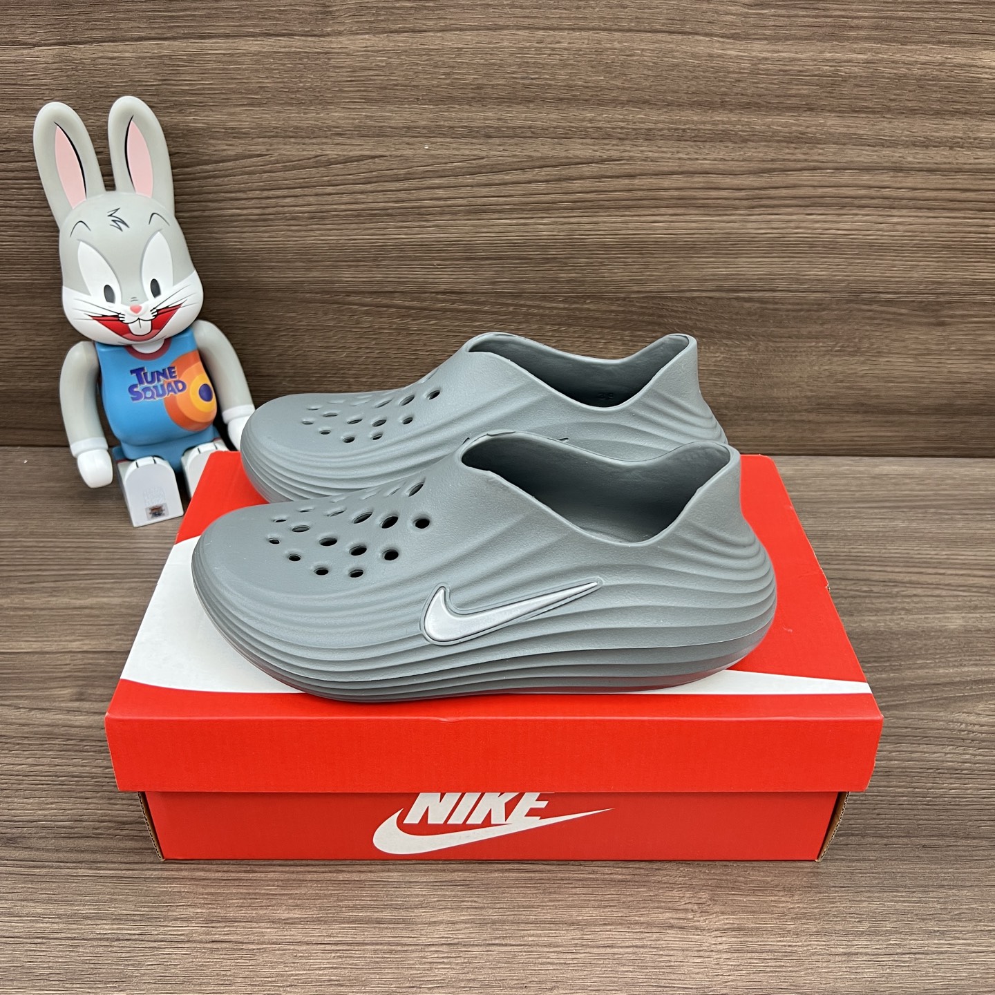 NO:262334,Top version Nike ReactX Rejuven8 Simple and comfortable Cave shoes Same as men and women Smoke grey Product number: HV5060-002 Packaging: Full set of Dewu accessories reinforced Dewu box packaging!  Number of codes: 36-45 codes!  sandals sandals19860909顶级版本Nike ReactX Rejuven8 简约舒适 洞洞鞋 男女同款 烟灰色 货号: HV5060-002 包装:全套得物配件加固得物盒包装！ 码数:36-45码！,凉鞋,sandals,Women's Shoes