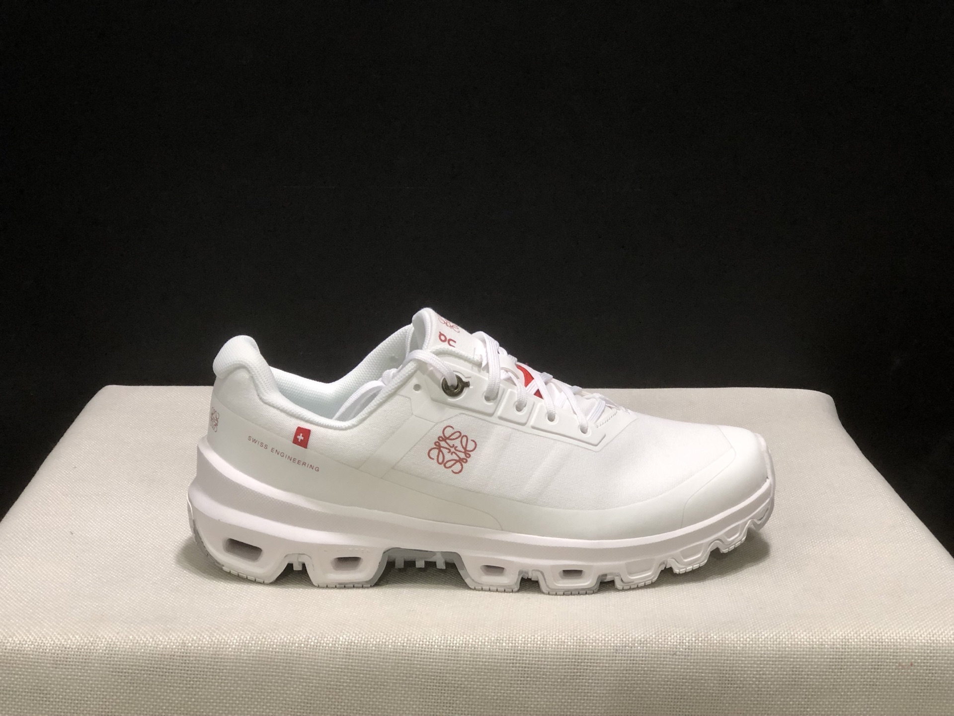 NO:265441,Top version of On Ao X LOEWE Couldventrure Cushioned Cross-country Running Shoes!  This series of works created by Swiss high-performance sports brand On has the upper made of recycled polyester fiber and mesh fabric, with an exclusive hollow rubber sole, and the side On the iconic LoGo is decorated with full coverage of seam details. Packaging: Full set of Dewu accessories reinforced Dewu box packaging!  Size: 36-45 (positive size), casual shoes/sports shoes, loewe, loewe, sneakers19860909顶级版本On昂跑 X LOEWE 罗意威Couldventrure 缓震越野跑鞋！ 瑞士高性能运动品牌on打造的此系列作品,鞋面由再生聚酯纤维和网眼布制成,采用独家镂空橡胶鞋底,侧面On标志性LoGo饰有全覆盖贴缝细节. 包装:全套得物配件加固得物箱包装！ 码数:36-45码(正码),休闲鞋/运动鞋,loewe,loewe,sneakers,Women's Shoes