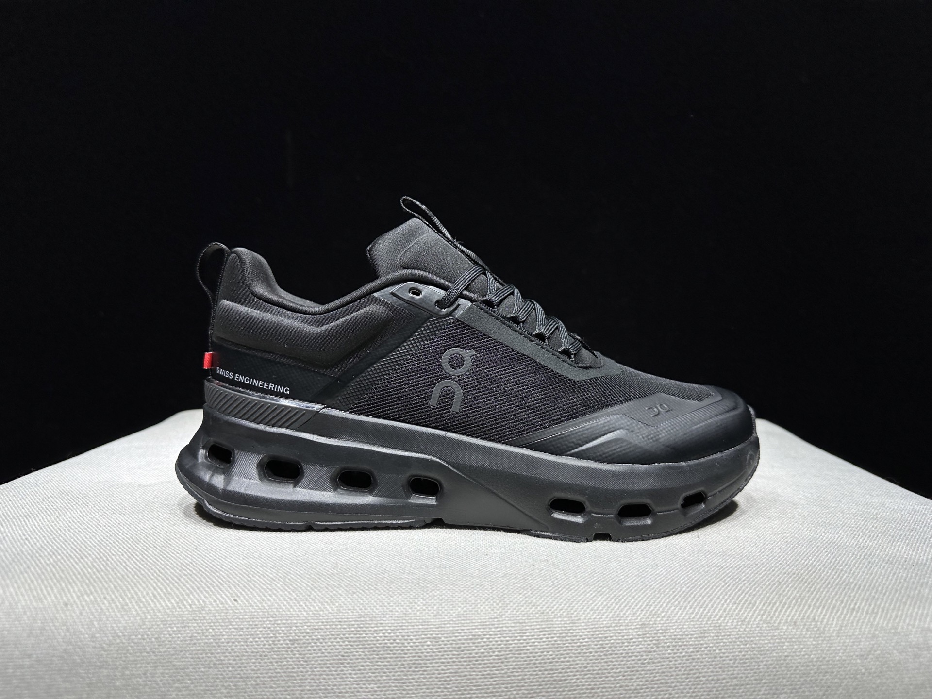 NO:402383,Top version of OnPaul Couldnova X Comfortable Soft Anti-slip and Wear-resistant Low-top Casual Running Shoes!  This series of works created by Swiss high-performance sports brand On has the upper made of recycled polyester fiber and mesh fabric, with an exclusive hollow rubber sole, and the side On the iconic LoGo is decorated with full coverage of seam details. Packaging: Full set of Dewu accessories reinforced Dewu box packaging!  Size: 36-45 (positive size), casual shoes/sports shoes, sneakers19860909顶级版本On昂跑 Couldnova X 舒适柔软防滑耐磨 低帮 休闲跑步鞋 ！ 瑞士高性能运动品牌on打造的此系列作品,鞋面由再生聚酯纤维和网眼布制成,采用独家镂空橡胶鞋底,侧面On标志性LoGo饰有全覆盖贴缝细节. 包装:全套得物配件加固得物箱包装！ 码数:36-45码(正码),休闲鞋/运动鞋,sneakers,Women's Shoes