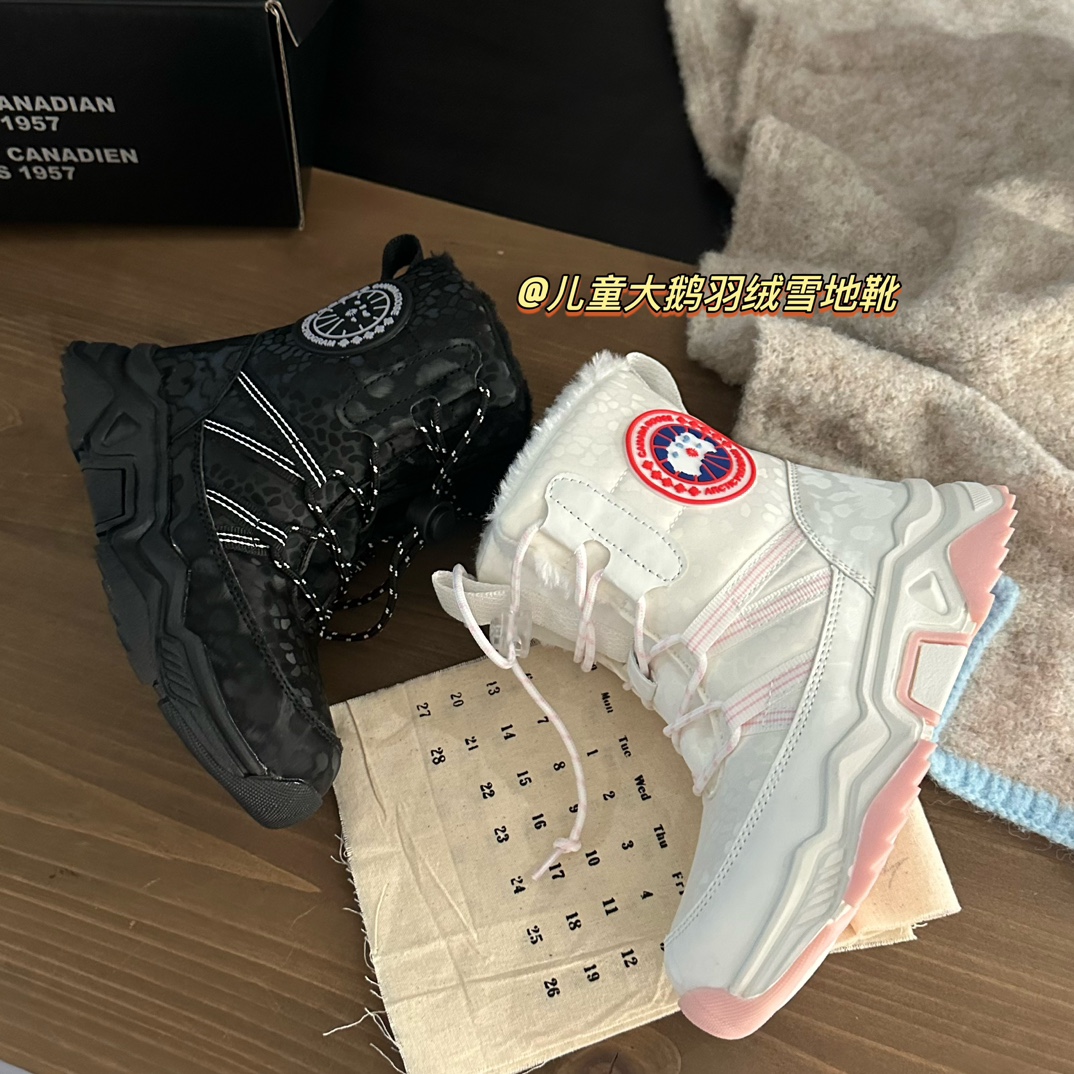 图片[7]-♥️淡粉白色▪️不笨重还好穿 好看又好穿又百搭，宝宝🍼走起路来很舒服 大鹅新款加绒高帮羽绒儿童雪地靴 尺码：30-37码 超赞的大鹅🦢系列 高帮款式设计，保暖又防风❄️ 鞋带扣设计，方便调节✌🏻 橡胶耐磨防滑大底，脚感超赞👍🏻-选品中心