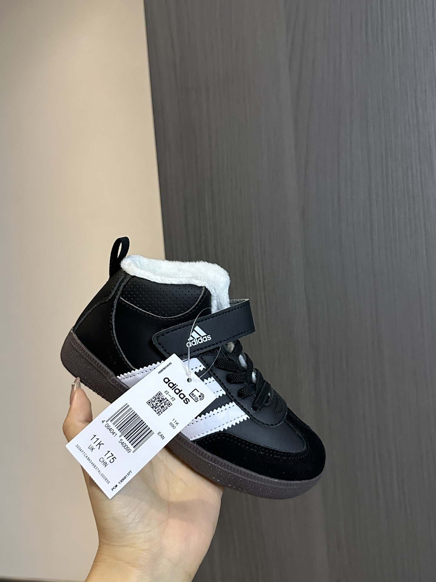 图片[7]-阿迪 德训高帮加绒魔术贴童鞋26-37 设计更方便穿脱，高帮保暖防风性能也更好，冬季保暖第一名-选品中心