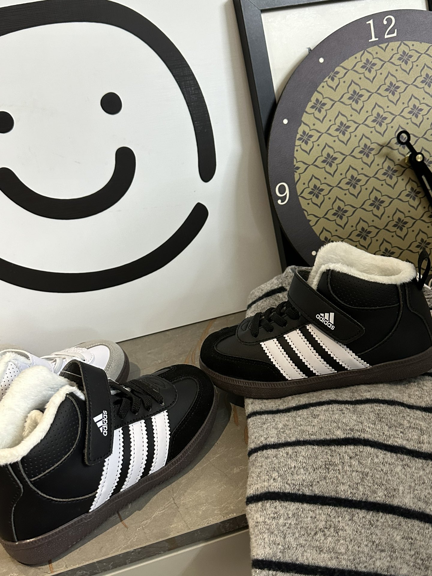 图片[8]-阿迪 德训高帮加绒魔术贴童鞋26-37 设计更方便穿脱，高帮保暖防风性能也更好，冬季保暖第一名-选品中心