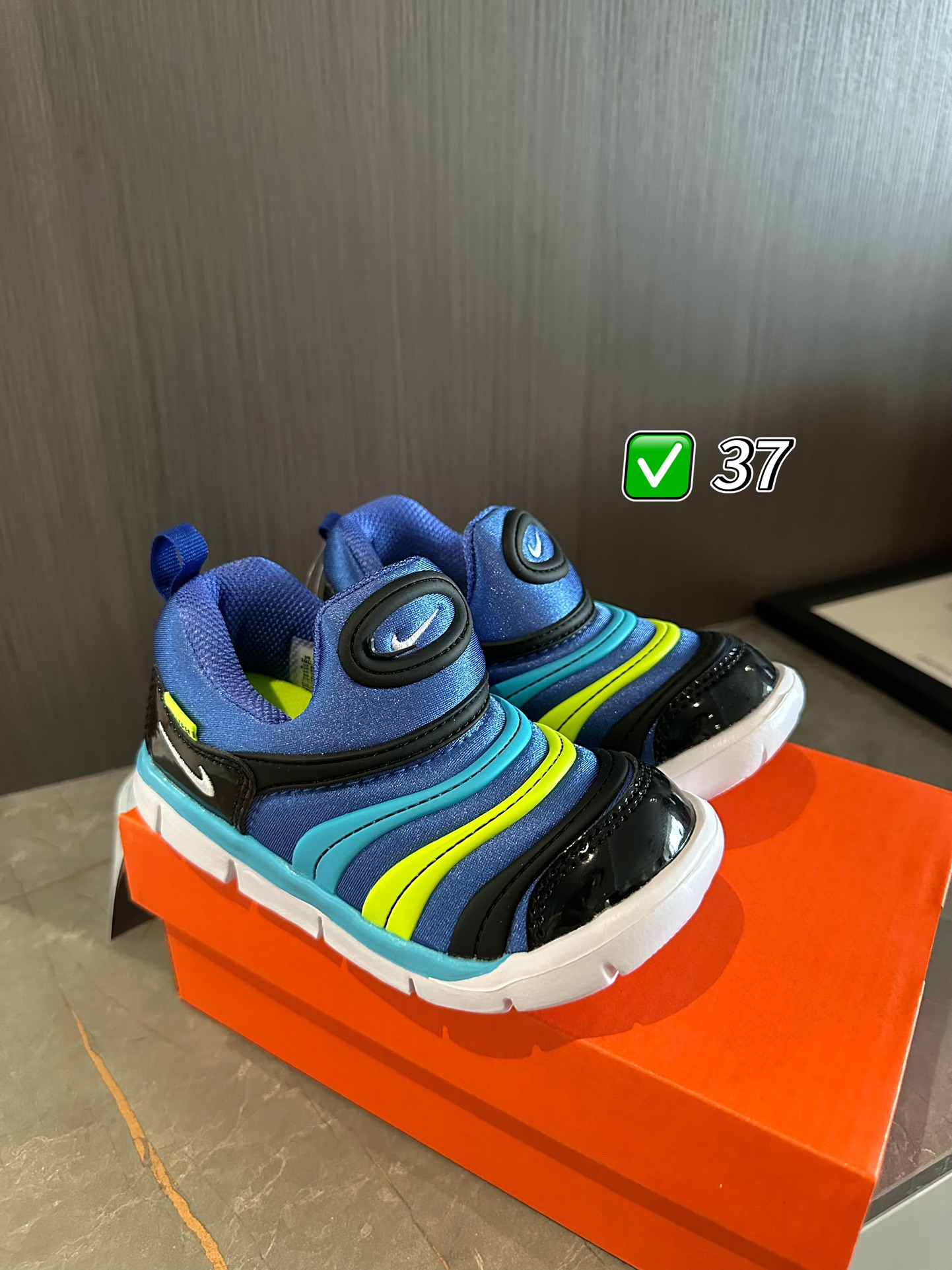 NO:552546,Remarks when ordering Children's caterpillar size 22-37.5, Nike series,19860909下单备注儿童毛毛虫 22-37.5尺码,耐克系列,,Children's