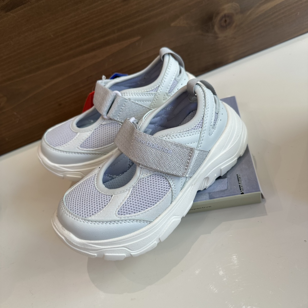 NB玛丽珍包头凉鞋➕透气的网面拼接，穿上不仅可以很好的保护我们宝贝的脚趾，还可以让孩子的足部自由呼吸，保持不整天干爽～做到安全、透气两不误✌️✌️✌️ 尺码22-37-选品中心