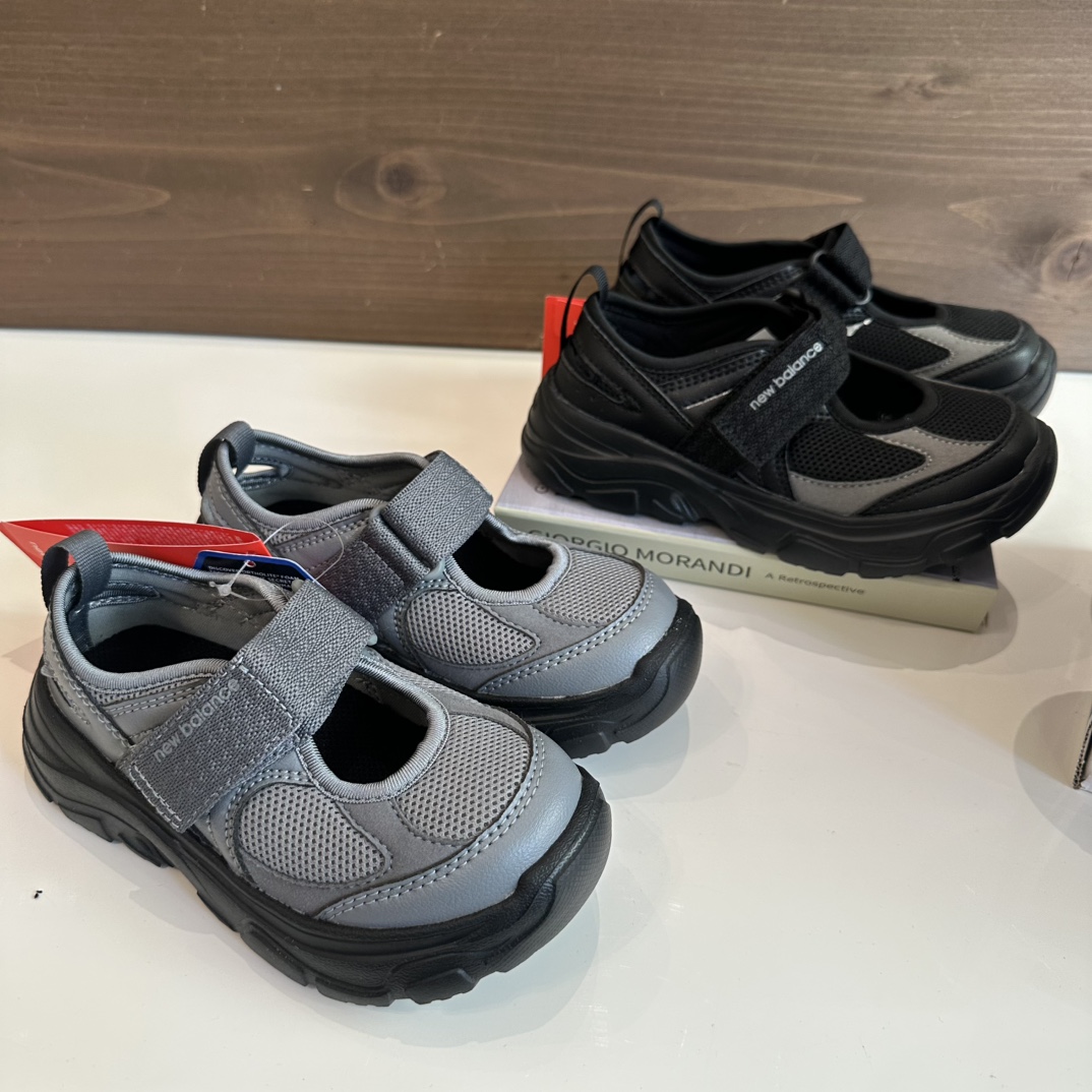 ♥️一脚蹬穿脱方便！ 最适合孩子穿，上脚很轻 平时运动也合适！ 大网面透气，面料舒适~-选品中心