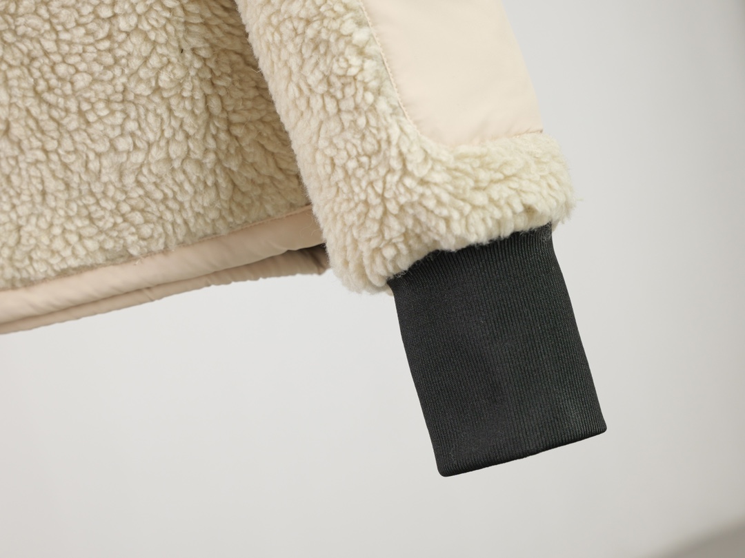 “MU12” Simcoe Wool Lamb Zipper Jacket: Sustainable and Stylish Outerwear from Canada Goose - 图片 4