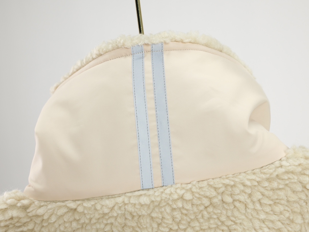 “MU12” Simcoe Wool Lamb Zipper Jacket: Sustainable and Stylish Outerwear from Canada Goose - 图片 3