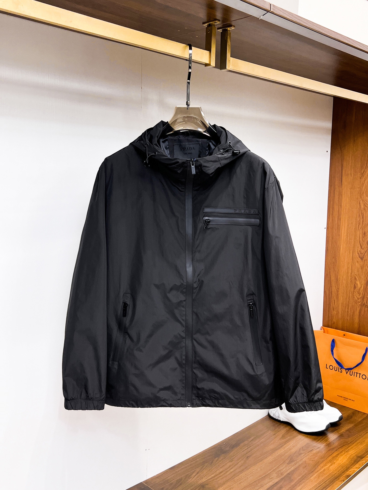 NO:117828,Prada 2025 spring new fashion casual jacket jacket, imported original technology fabric, comfortable and breathable upper body, versatile and not picky, a must-have for successful men in fashion urban areas!  The exquisite craftsmanship logo on the chest, unique design, European fashion style, and fine craftsmanship, highlighting the personality of young people. The original hardware and accessories are of extremely high grade and are very handsome in the upper body!  M-3XL orders to report height and weight!  Maximum wear 200 catties, prada, jackets & coats, jackets & coats, alexander wang19860909普拉达 2025春季新品时尚休闲夹克外套,进口原版科技面料,上身舒适透气,百搭不挑人,时尚都市成功男人必备！胸前精致工艺logo,独特设计欧洲时尚风格,精细工艺,彰显了年轻人的个性,原版五金辅料,档次极高,上身帅气十足！M-3XL下单报身高体重！最大穿200斤,,prada,jackets & coats,jackets & coats,alexander wang,Men's clothing