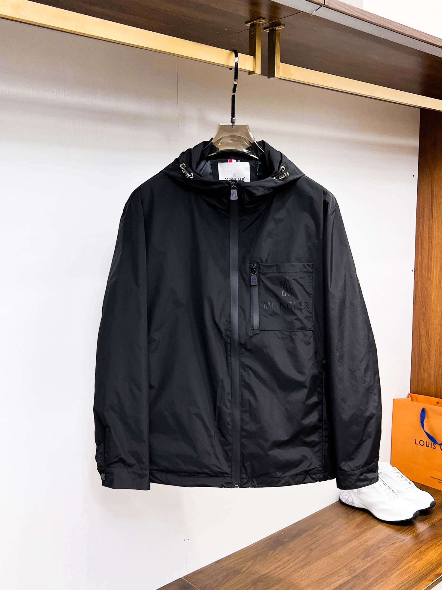 NO:117822,The new fashionable casual jacket for spring 2025, imported original technology fabric, comfortable and breathable upper body, versatile and not picky, a must-have for successful men in fashion urban areas!  The exquisite craftsmanship logo on the chest, unique design, European fashion style, and fine craftsmanship, highlighting the personality of young people. The original hardware and accessories are of extremely high grade and are very handsome in the upper body!  M-3XL orders to report height and weight!  Maximum wear 200 catties, Moncler, jackets & coats, jackets & coats, alexander wang19860909蒙口 2025春季新品时尚休闲夹克外套,进口原版科技面料,上身舒适透气,百搭不挑人,时尚都市成功男人必备！胸前精致工艺logo,独特设计欧洲时尚风格,精细工艺,彰显了年轻人的个性,原版五金辅料,档次极高,上身帅气十足！M-3XL下单报身高体重！最大穿200斤,,Moncler,jackets & coats,jackets & coats,alexander wang,Men's clothing