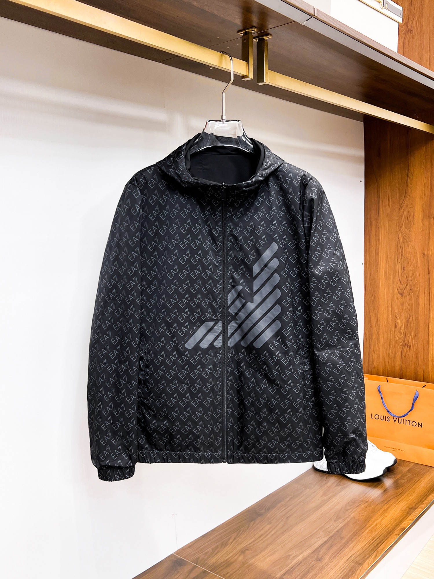 NO:117838,Armani Spring 2025 new fashion casual jacket jacket, imported original technology fabric, comfortable and breathable upper body, versatile and not picky, a must-have for successful men in fashion urban areas!  The exquisite craftsmanship logo on the chest, unique design, European fashion style, and fine craftsmanship, highlighting the personality of young people. The original hardware and accessories are of extremely high grade and are very handsome in the upper body!  M-3XL orders to report height and weight!  Maximum wear 200 catties, Armani, jackets & coats, jackets & coats, alexander wang19860909阿玛尼 2025春季新品时尚休闲夹克外套,进口原版科技面料,上身舒适透气,百搭不挑人,时尚都市成功男人必备！胸前精致工艺logo,独特设计欧洲时尚风格,精细工艺,彰显了年轻人的个性,原版五金辅料,档次极高,上身帅气十足！M-3XL下单报身高体重！最大穿200斤,,armani,jackets & coats,jackets & coats,alexander wang,Men's clothing