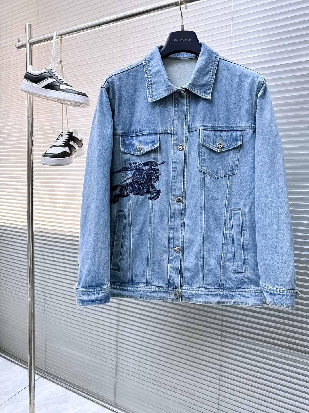 P350 Burberry nueva chaqueta vaquera de alta calidad primavera 2026, nuevo producto de exhibición‼ El producto está en …