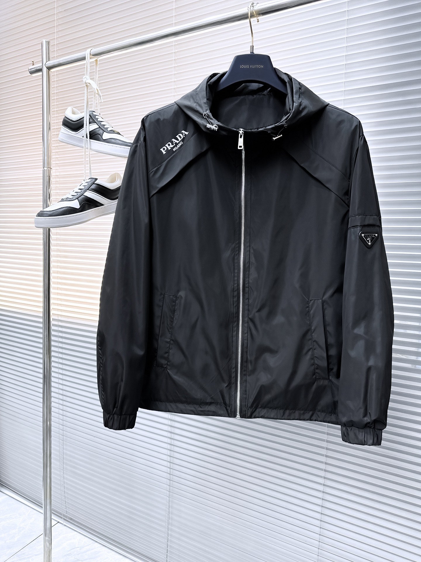 P300 Prada chaqueta nueva de primavera 2026 de alta calidad, nuevo producto de exhibición‼ El producto está en perfecta…