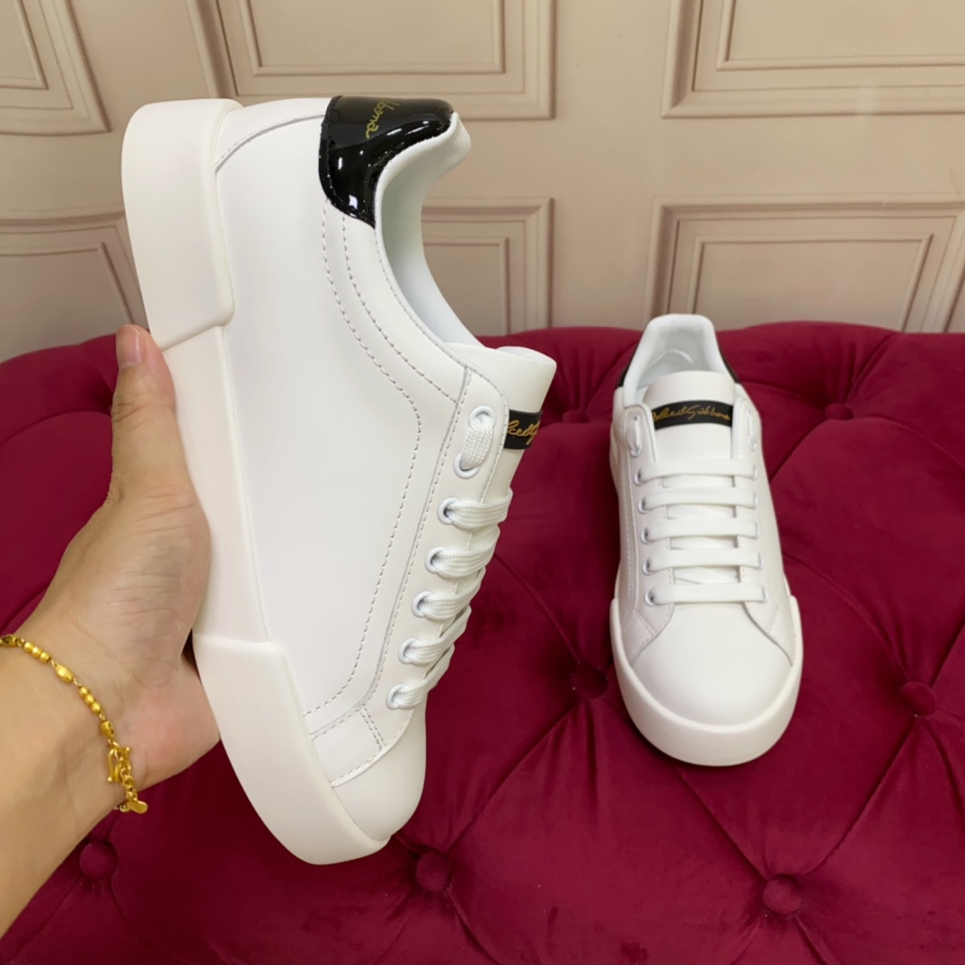 工厂价:320❤️❤️❤️高端版本 高质量 品牌大底DOLCE & GABBANA 2024新款 高端质量 独家精工定制上市 品牌字母工艺点缀绝美奢华闪耀 精湛的做工 众多人至爱采用高端进口丝绸牛皮 羊里 完美诠释鞋履最新灵感 经典与时尚融为一体奢华迷梦驾凌时尚高端品质 码数 女35-41 男38-45 标准码数