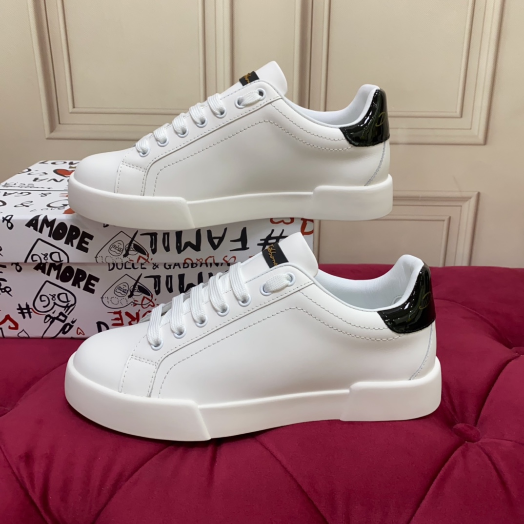 工厂价:320❤️❤️❤️高端版本 高质量 品牌大底DOLCE & GABBANA 2024新款 高端质量 独家精工定制上市 品牌字母工艺点缀绝美奢华闪耀 精湛的做工 众多人至爱采用高端进口丝绸牛皮 羊里 完美诠释鞋履最新灵感 经典与时尚融为一体奢华迷梦驾凌时尚高端品质 码数 女35-41 男38-45 标准码数