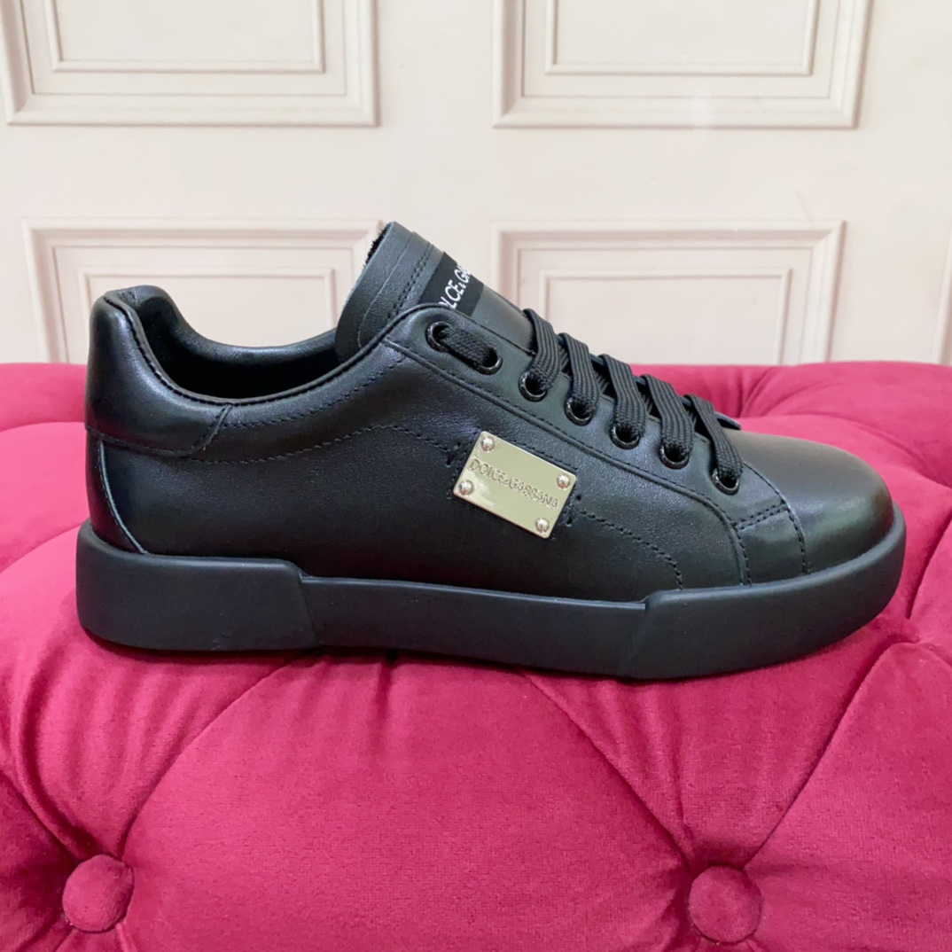 NO:223392,Women's model men's model high-end version high-quality Brand outsole DOLCE & GABBANA new model high-end quality exclusive seiko custom-made on the market Brand letter craftsmanship embellishes beautiful luxury shines superbly used high-end imported cowhide   silver brand fasteners Yangli Perfectly interprets the latest inspiration for shoes Classic and fashion Luxury dreams leading to fashion high-end quality Sizes Women 35-41 Men 38-45 Standard size, casual shoes/sports shoes, Dolce & Gabbana, sneakers, cowhide19860909女款 男款 高端版本 高质量 品牌大底DOLCE & GABBANA 新款 高端质量 独家精工定制上市 品牌字母工艺点缀绝美奢华闪耀 精湛的做众多人至爱采用高端进口牛皮 银品牌扣件 羊里 完美诠释鞋履最新灵感 经典与时尚融为一体奢华迷梦驾凌时尚高端品质 码数 女35-41 男38-45 标准码数,休闲鞋/运动鞋,Dolce&Gabbana,sneakers,cowhide,Women's Shoes