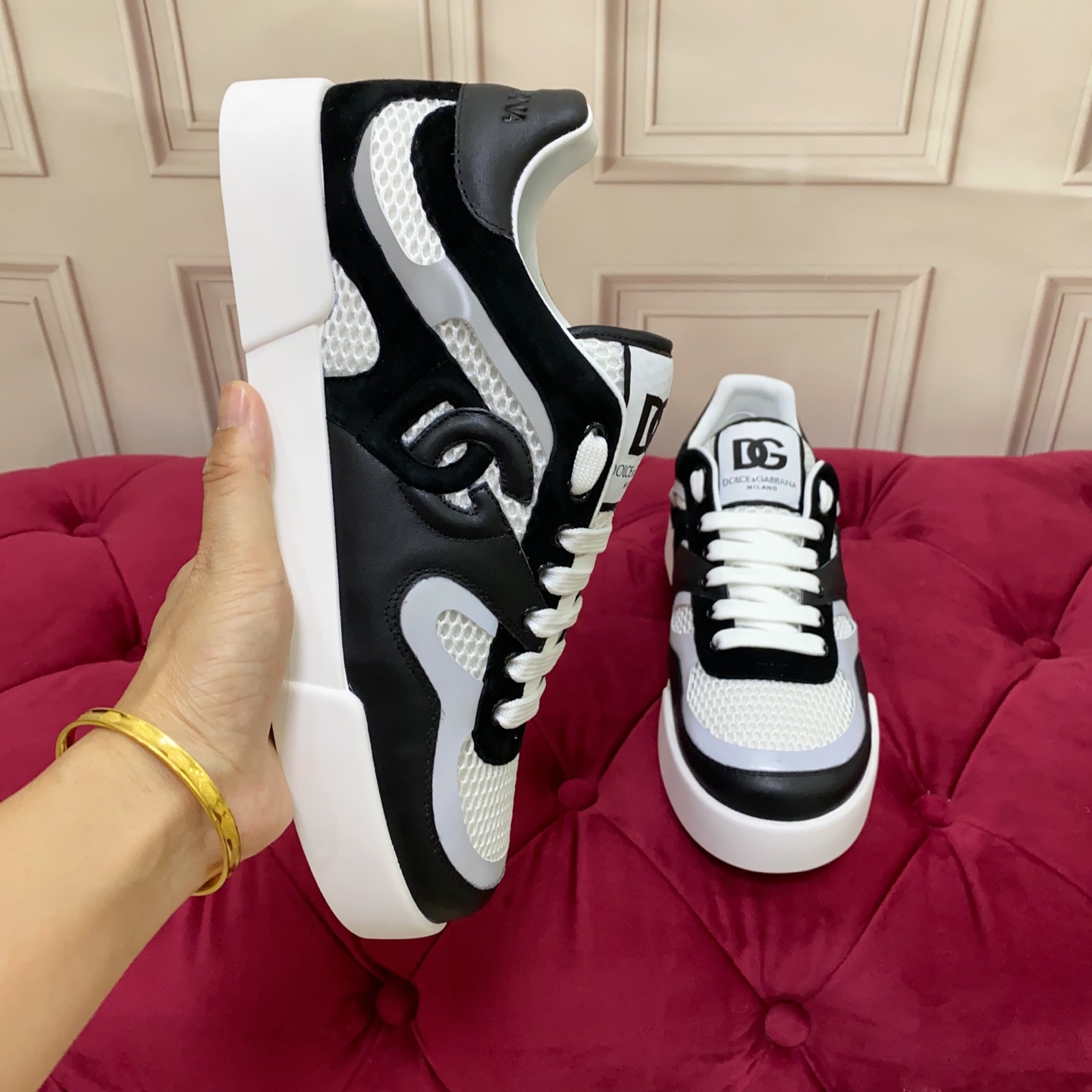 💰女款310💰男518260 高端版本 高质量 品牌大底DOLCE & GABBANA 2025新款 高级版本 高端质量 独家精工定制上市 品牌字母工艺点缀绝美奢华闪耀 精湛的做工 众多人至爱采用高端进口牛皮 +羊猄+进口网 羊里 完美诠释鞋履最新灵感 经典与时尚融为一体奢华迷梦驾凌时尚高端品质 码数 女35-41(41订做不退换)男51838-45 标准码数