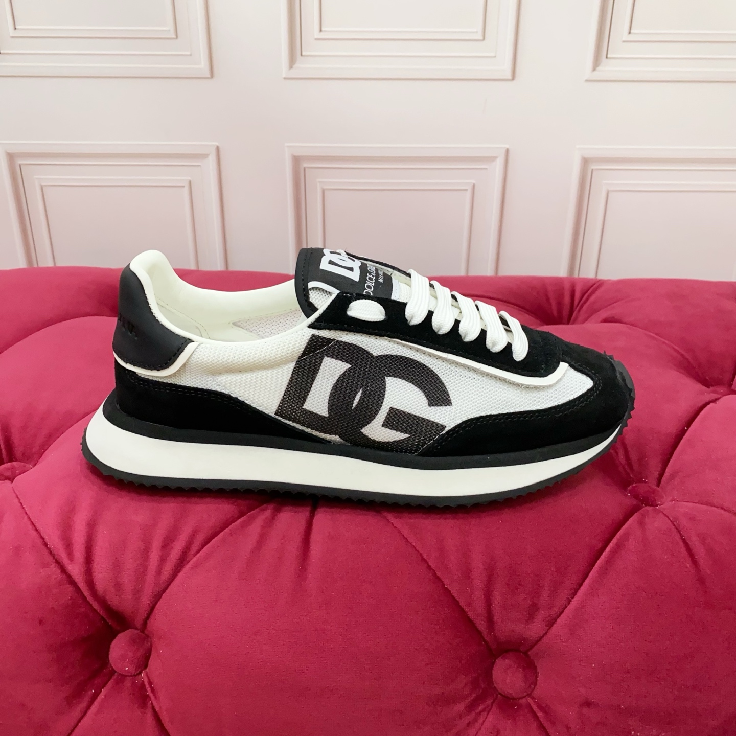 NO:443841,Men and women High-end version DOLCE & GABBANA 2025 new model After half a year of original debugging, slow work and meticulous work can create a very distinctive concave trademark. Three-dimensional craftsmanship embellishes beautiful and luxurious. Superbly used by many people. High-end imported cowhide + imported cowhide + imported mesh. Niuli perfectly interprets the latest inspiration for shoes. Classic and fashion are integrated into luxury and dreams, leading to fashion and high-end quality. Standard size: 35-46, casual shoes/sports shoes, Dolce & Gabbana, sneakers, cowhide19860909男女 高端版本 DOLCE & GABBANA 2025新款 历经半年的原版调试 慢工出细活才能做出很有特色的凹占商标 立体工艺点缀绝美奢华 精湛的做众多人至爱采用 高端进口牛皮+进口牛猄+进口网面 牛里 完美诠释鞋履最新灵感 经典与时尚融为一体奢华迷梦驾凌时尚高端品质 标准码数:35-46,休闲鞋/运动鞋,Dolce&Gabbana,sneakers,cowhide,Women's Shoes