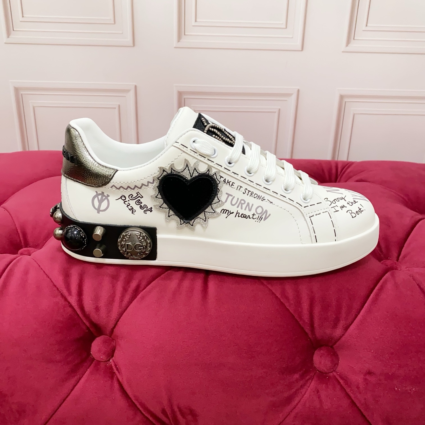 NO:443849,Women's model 260 high quality Brand outsole DOLCE & GABBANA 2025 new model Exclusive seiko customization is launched Brand letter craftsmanship embellishes beautiful luxury shining Superb work by many people, using high-end imported silk cowhide Silk Sheep Li perfectly interprets the latest inspiration for shoes, classic and fashion blends luxury dreams leading fashion high-end quality Standard size Women's 35-45, casual shoes/sports shoes, Dolce & Gabbana, sneakers, cowhide19860909女款 男款260 高质量 品牌大底DOLCE & GABBANA 2025新款 独家精工定制上市 品牌字母工艺点缀绝美奢华闪耀 精湛的做众多人至爱采用高端进口丝绸牛皮 丝绸羊里 完美诠释鞋履最新灵感 经典与时尚融为一体奢华迷梦驾凌时尚高端品质 标准码数 女35-45,休闲鞋/运动鞋,Dolce&Gabbana,sneakers,cowhide,Women's Shoes