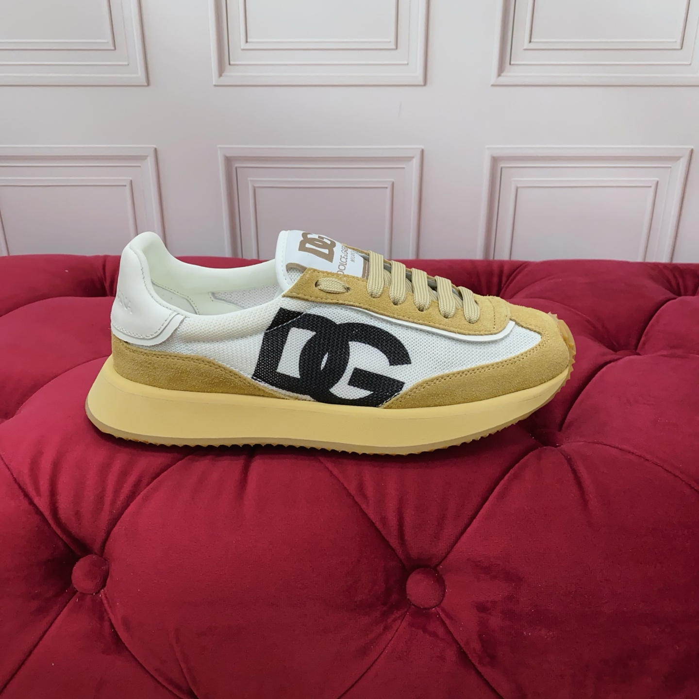 NO:462545,Men and women High-end version DOLCE & GABBANA 2025 new model After half a year of original debugging, slow work and meticulous work can create a very distinctive concave trademark. Three-dimensional craftsmanship embellishes beautiful and luxurious. Superbly used by many people. High-end imported cowhide + imported cowhide + imported mesh. Niuli perfectly interprets the latest inspiration for shoes. Classic and fashion are integrated into luxury and dreams, leading to fashion and high-end quality. Standard size: 35-46, casual shoes/sports shoes, Dolce & Gabbana, sneakers, cowhide19860909男女 高端版本 DOLCE & GABBANA 2025新款 历经半年的原版调试 慢工出细活才能做出很有特色的凹占商标 立体工艺点缀绝美奢华 精湛的做众多人至爱采用 高端进口牛皮+进口牛猄+进口网面 牛里 完美诠释鞋履最新灵感 经典与时尚融为一体奢华迷梦驾凌时尚高端品质 标准码数:35-46,休闲鞋/运动鞋,Dolce&Gabbana,sneakers,cowhide,Women's Shoes