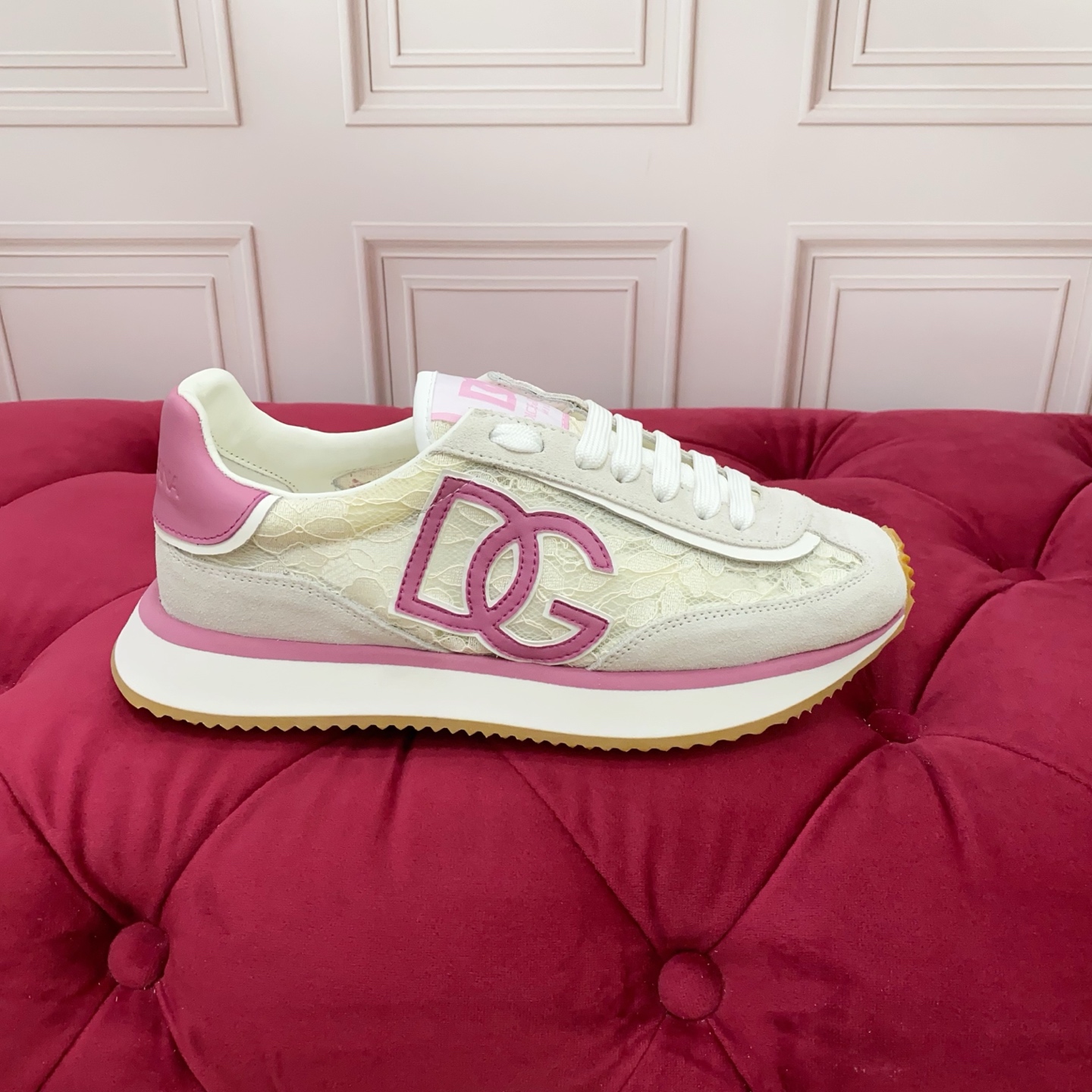 NO:348998,Real-priced high-end version DOLCE & GABBANA 2025 new model After half a year of original debugging, slow work and meticulous work can create a very distinctive concave trademark. Three-dimensional craftsmanship embellishes beautiful luxury. Superbly used by many people. High-end imported cowhide + imported cowhide + imported mesh. Niuli perfectly interprets the latest inspiration for shoes. Classic and fashion are integrated into luxury and dreams, leading to fashion high-end quality. Standard code: 35-46,, Dolce & Gabbana, cowhide19860909实价高端版本 DOLCE & GABBANA 2025新款 历经半年的原版调试 慢工出细活才能做出很有特色的凹占商标 立体工艺点缀绝美奢华 精湛的做众多人至爱采用 高端进口牛皮+进口牛猄+进口网面 牛里 完美诠释鞋履最新灵感 经典与时尚融为一体奢华迷梦驾凌时尚高端品质 标准码数:35-46,,Dolce&Gabbana,cowhide,Men's shoes