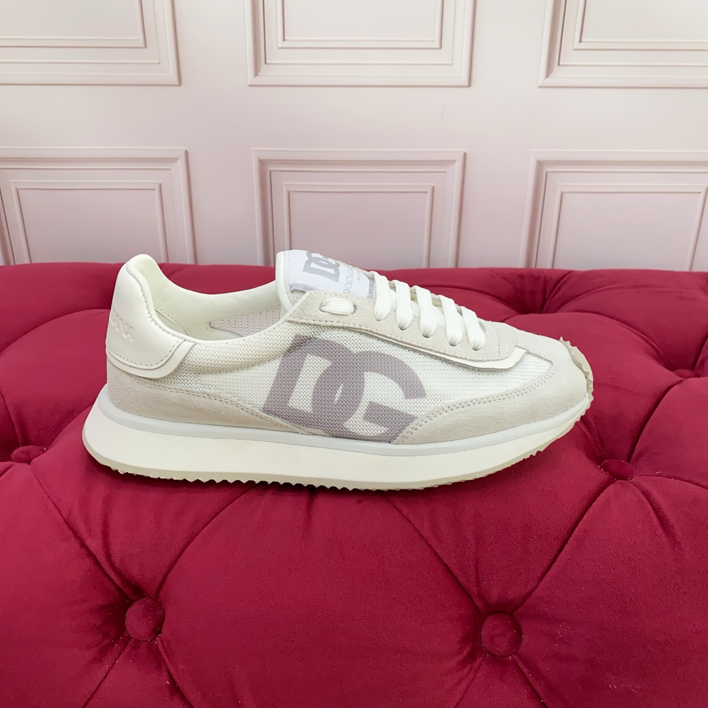 NO:349027,Real-priced high-end version DOLCE & GABBANA 2025 new model After half a year of original debugging, slow work and meticulous work can create a very distinctive concave trademark. Three-dimensional craftsmanship embellishes beautiful luxury. Superbly used by many people. High-end imported cowhide + imported cowhide + imported mesh. Niuli perfectly interprets the latest inspiration for shoes. Classic and fashion are integrated into luxury and dreams, leading to fashion high-end quality. Standard code: 35-46,, Dolce & Gabbana, cowhide19860909实价高端版本 DOLCE & GABBANA 2025新款 历经半年的原版调试 慢工出细活才能做出很有特色的凹占商标 立体工艺点缀绝美奢华 精湛的做众多人至爱采用 高端进口牛皮+进口牛猄+进口网面 牛里 完美诠释鞋履最新灵感 经典与时尚融为一体奢华迷梦驾凌时尚高端品质 标准码数:35-46,,Dolce&Gabbana,cowhide,Men's shoes