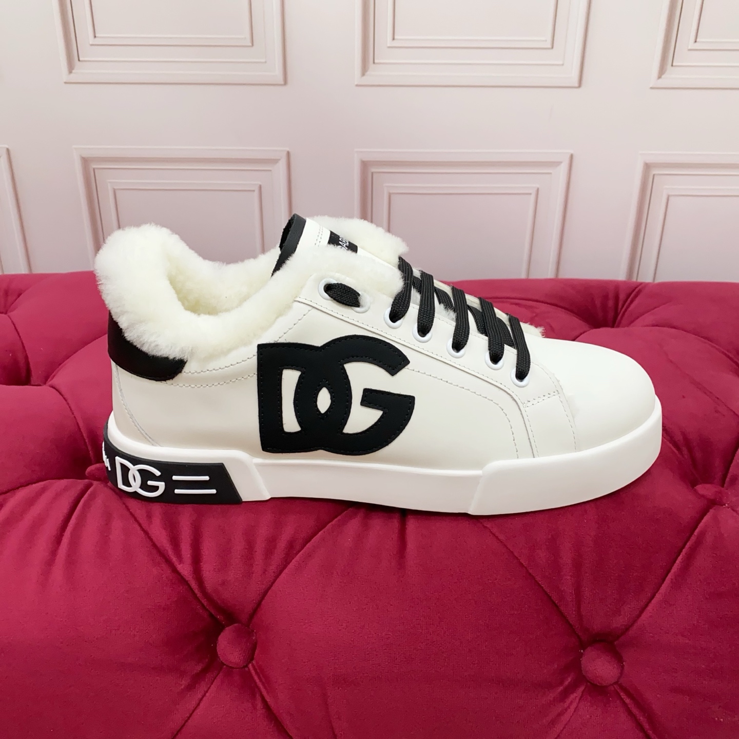 NO:510985,Mauri is a custom-made model in real price. High-end version Brand outsole DOLCE & GABBANA High-end quality Brand outsole Exclusive seiko custom-made on the market The craftsmanship is beautiful and luxurious shining. The exquisite workmanship is loved by many people using high-end imported silk cowhide. White woolli perfectly interprets the latest inspiration for shoes. Classic and fashion are integrated into luxury and dreams, leading to fashion high-end quality. Size 35-45 standard sizes, Dolce & Gabbana, cowhide19860909实价毛里为订做款. 高端版本 品牌大底DOLCE & GABBANA 高端质量 品牌大底 独家精工定制上市 工艺点缀绝美奢华闪耀 精湛的做众多人至爱采用高端进口丝绸牛皮 白色羊毛里 完美诠释鞋履最新灵感 经典与时尚融为一体奢华迷梦驾凌时尚高端品质 码数 35-45标准码数,,Dolce&Gabbana,cowhide,Men's shoes