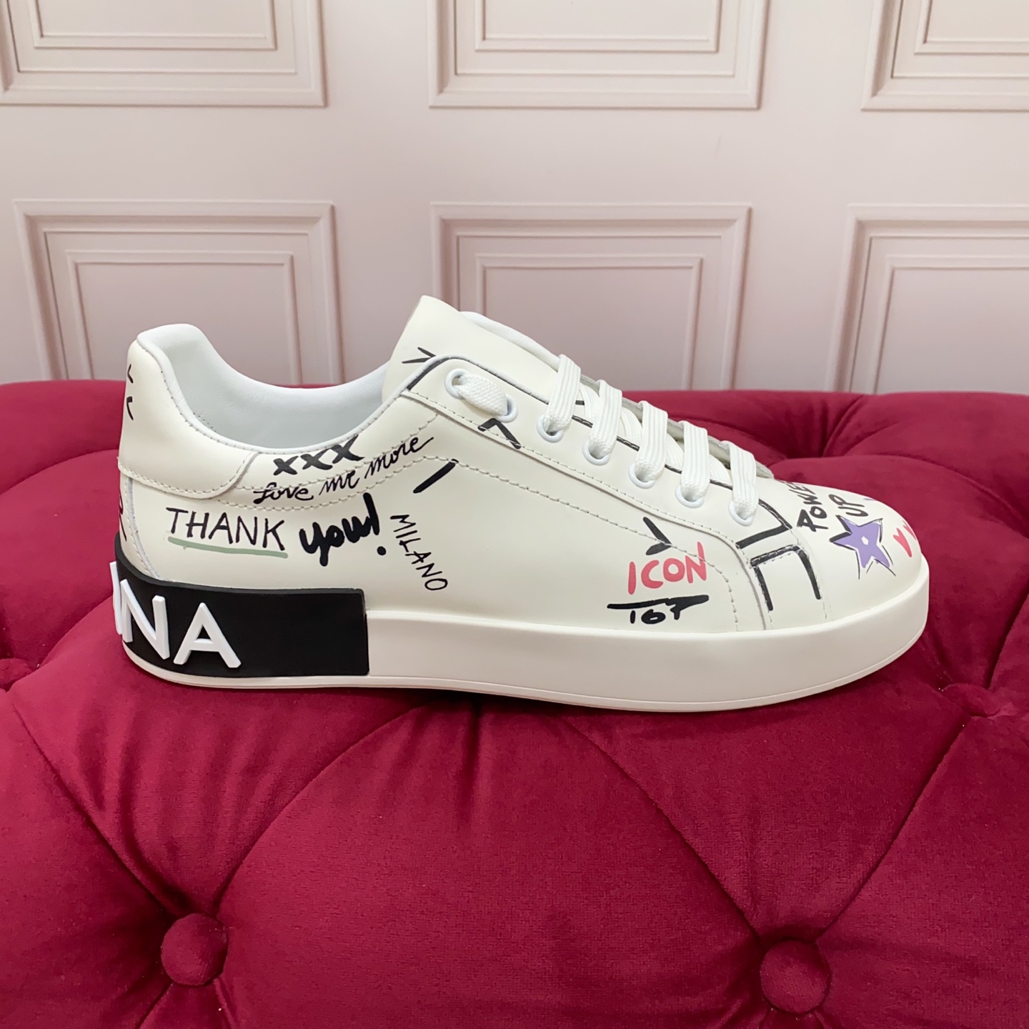 NO:604895,Real-price high-end version Brand outsole 2025 new model High-end quality Exclusive precision customization on the market Very unique craftsmanship embellished with beautiful luxury and sparkle Exquisitely made many people love it Using high-end imported silk cowhide + hand-painted craftsmanship Silk sheep lining Perfect interpretation of the latest inspiration for shoes Classic and fashion integrated luxury dream overriding fashionable high-end quality 35-45 standard code number,,cowhide19860909实价高端版本 品牌大底2025新款 高端质量 独家精工定制上市 很有特色工艺点缀绝美奢华闪耀 精湛的做众多人至爱采用高端进口丝绸牛皮+手绘工艺 丝绸羊里 完美诠释鞋履最新灵感 经典与时尚融为一体奢华迷梦驾凌时尚高端品质 35-45标准码数,,cowhide,Men's shoes