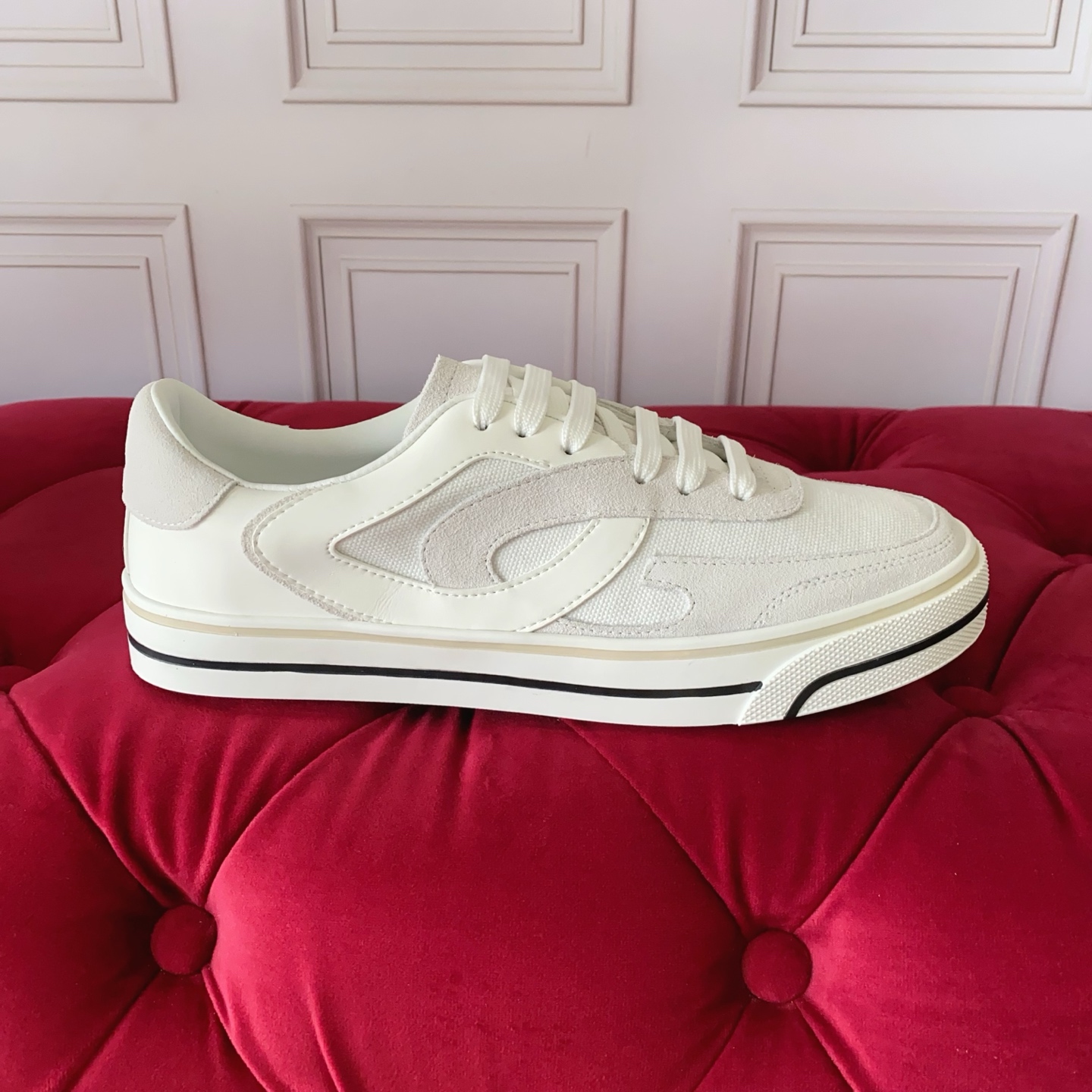 NO:886963,High-quality brand outsole 2026 new style off-white box packaging Brand outsole Seiko customization on the market Brand letter craftsmanship embellishment is beautiful and luxurious. Exquisite and loved by many people. Uses high-end imported canvas + imported oxen + imported leather sheep lining to perfectly interpret the classic and fashionable shoes. Luxury dream overrides fashionable high-end quality. Standard size for men 38-45,19860909高质量 品牌大底 2026新款 米白盒包装 品牌大底 精工定制上市 品牌字母工艺点缀绝美奢华闪耀 精湛的做众多人至爱采用高端进口帆布+进口牛猄+进口皮 羊里 完美诠释鞋履经典与时尚融为一体奢华迷梦驾凌时尚高端品质 标准码数 男38-45,,Men's shoes
