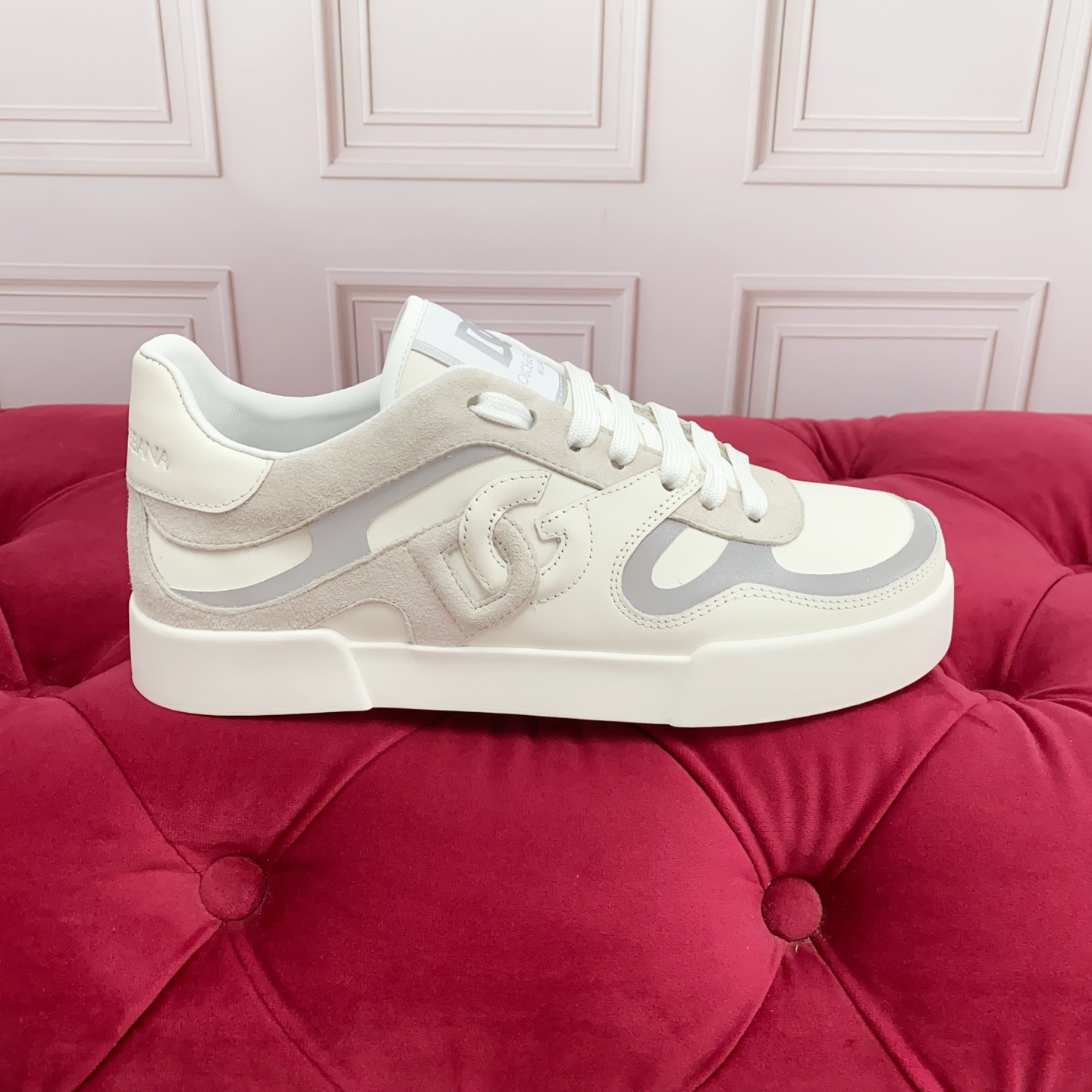 NO:956542,High-end version Brand outsole DOLCE & GABBANA 2025 new model High-end quality Exclusive precision customization on the market Brand letter craftsmanship embellishment is beautiful and luxurious Shining Exquisitely made many people love it Using high-end imported cowhide + sheep goat + imported network Yangli Perfect interpretation of the latest inspiration for shoes Classic and fashion integrate luxury dreams to dominate fashion high-end quality Size Women's 35-41 (41 custom-made, non-returnable) Men's 38-45  Standard size,,Dolce&Gabbana,cowhide,sheep19860909高端版本 品牌大底DOLCE & GABBANA 2025新款 高端质量 独家精工定制上市 品牌字母工艺点缀绝美奢华闪耀 精湛的做众多人至爱采用高端进口牛皮 +羊猄+进口网 羊里 完美诠释鞋履最新灵感 经典与时尚融为一体奢华迷梦驾凌时尚高端品质 码数 女35-41（41订做不退换）男款38-45 标准码数,,Dolce&Gabbana,cowhide,sheep,Men's shoes