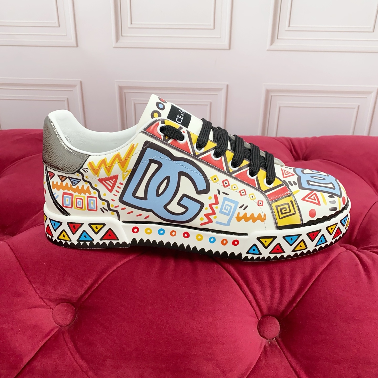 NO:956550,Brand outsole DOLCE & GABBANA 2026 new model. High-end quality. Exclusive precision customization. The brand letter craftsmanship is embellished with beautiful luxury and sparkle. It is exquisite and loved by many people. It adopts high-end imported silk cowhide + hand-painted craftsmanship. White silk sheep lining perfectly interprets the latest inspiration of shoes. Classic and fashion are integrated. Luxurious dreams dominate fashion and high-end quality. Size 35-45 Standard size, Dolce&Gabbana, cowhide19860909品牌大底DOLCE & GABBANA 2026新款 高端质量 独家精工定制上市 品牌字母工艺点缀绝美奢华闪耀 精湛的做众多人至爱采用高端进口丝绸牛皮+手绘工艺 白丝绸羊里 完美诠释鞋履最新灵感 经典与时尚融为一体奢华迷梦驾凌时尚高端品质 码数 35-45 标准码数,,Dolce&Gabbana,cowhide,Men's shoes