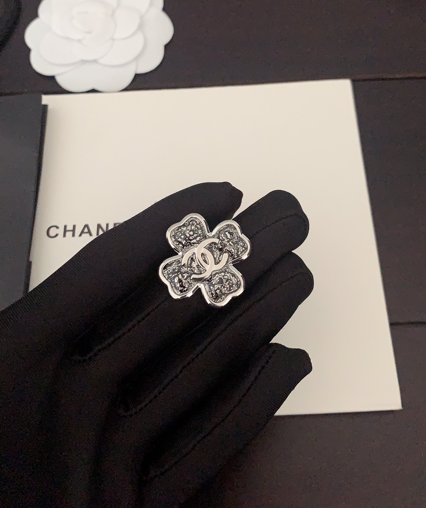 Chanel Брошь