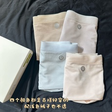 四条礼盒装品名:91 lululemon女士内裤——莫代尔颜色:深肤 浅肤 肤色 浅蓝面料:91%莫代尔 四条礼盒装品名:91 lululemon女士内裤——莫代尔颜色:深肤 浅肤 肤色 浅蓝面料:91%莫代尔