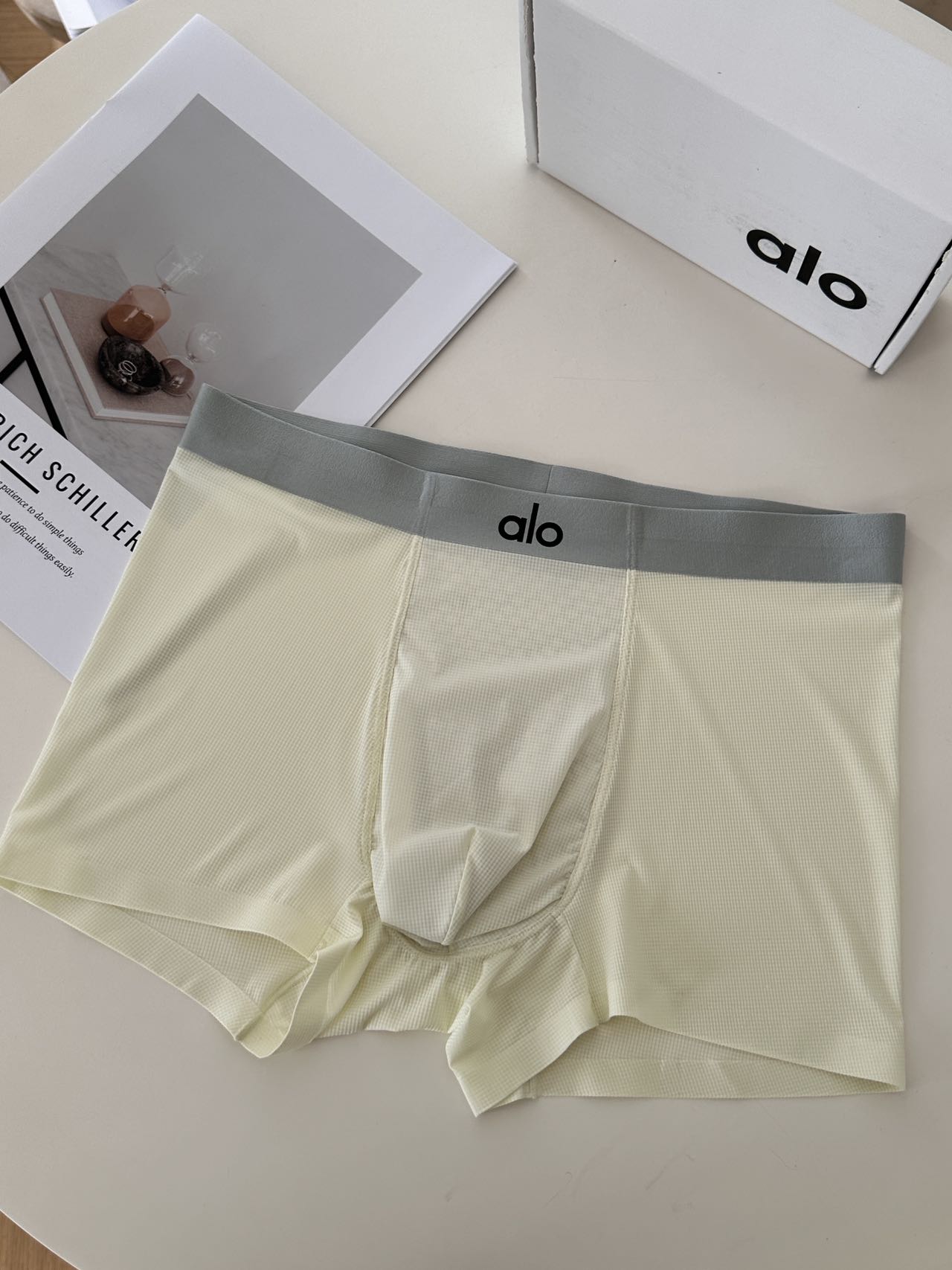 品名：ALO华夫格冰丝内裤颜色：白色 天然 果绿一盒3条装参考体重：L :体重90一105斤XL: 体重