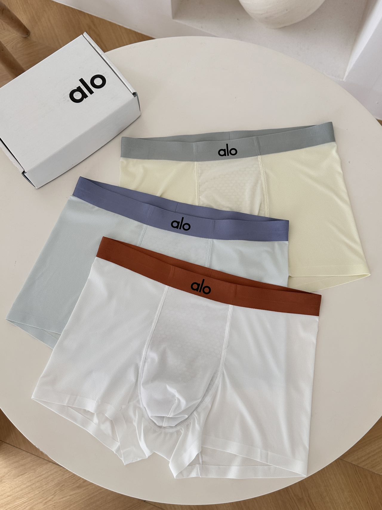 品名：ALO华夫格冰丝内裤颜色：白色 天然 果绿一盒3条装参考体重：L :体重90一105斤XL: 体重