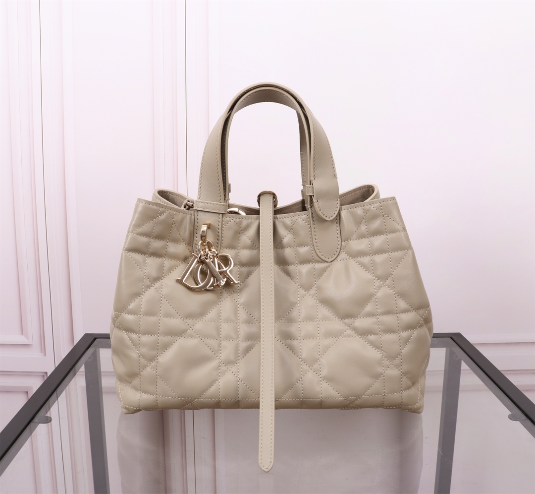 Dior Taschen Handtaschen Beige Rindsleder Frühling/Sommer Kollektion Lässig