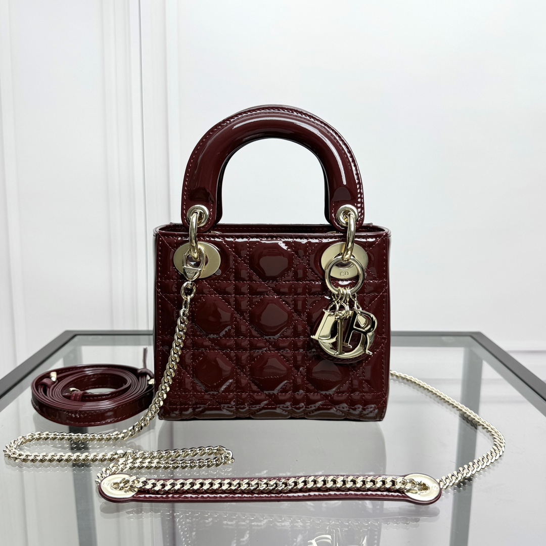 Dior Lady Borsette Borse Crossbody & Borse a Tracolla Rosso Hardware oro Pelle verniciata