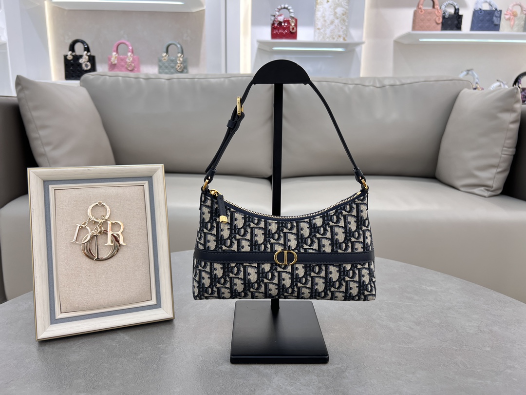 Miss Caro mini bolso dumpling con un solo hombro, tela azul, cuero, patrón cannage extragrande, número de estilo: 5232#…