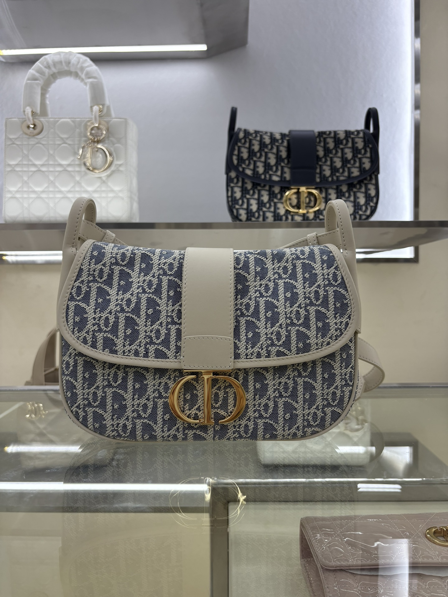 💢𝐷𝐼𝑂𝑅 Bolsos Lo último, un bolso que luce mil veces mejor en persona que en la foto🙋🏻‍♀️, exquisito y bonito, co…