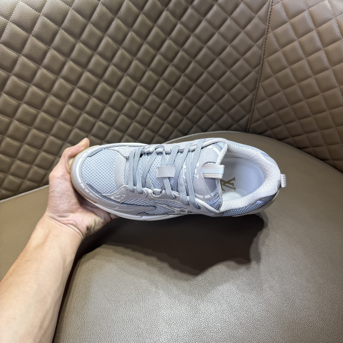 LV Style Men's Shoes style reference detail image 8 from source 780881